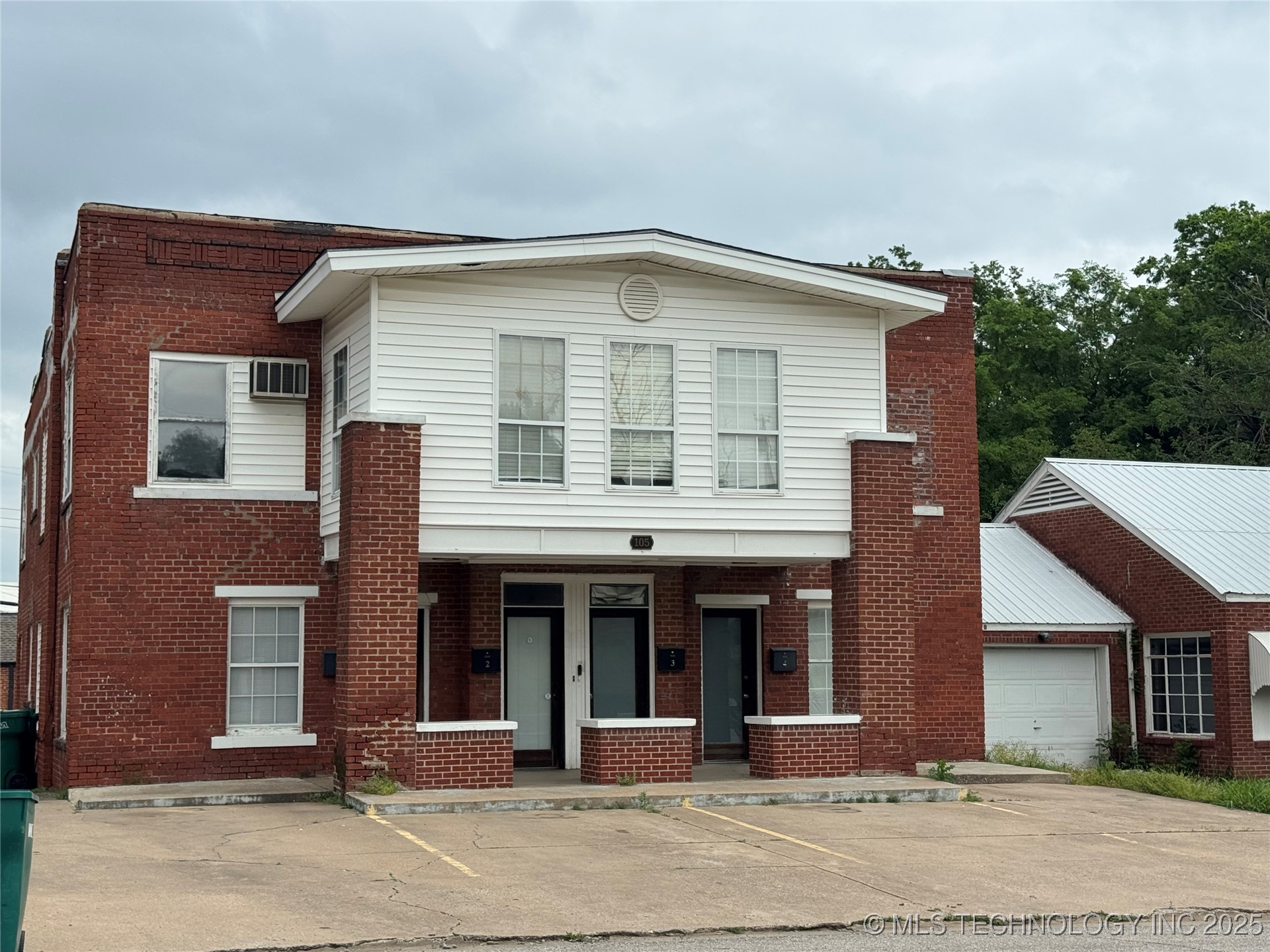 105 S Poplar Street Property Photo