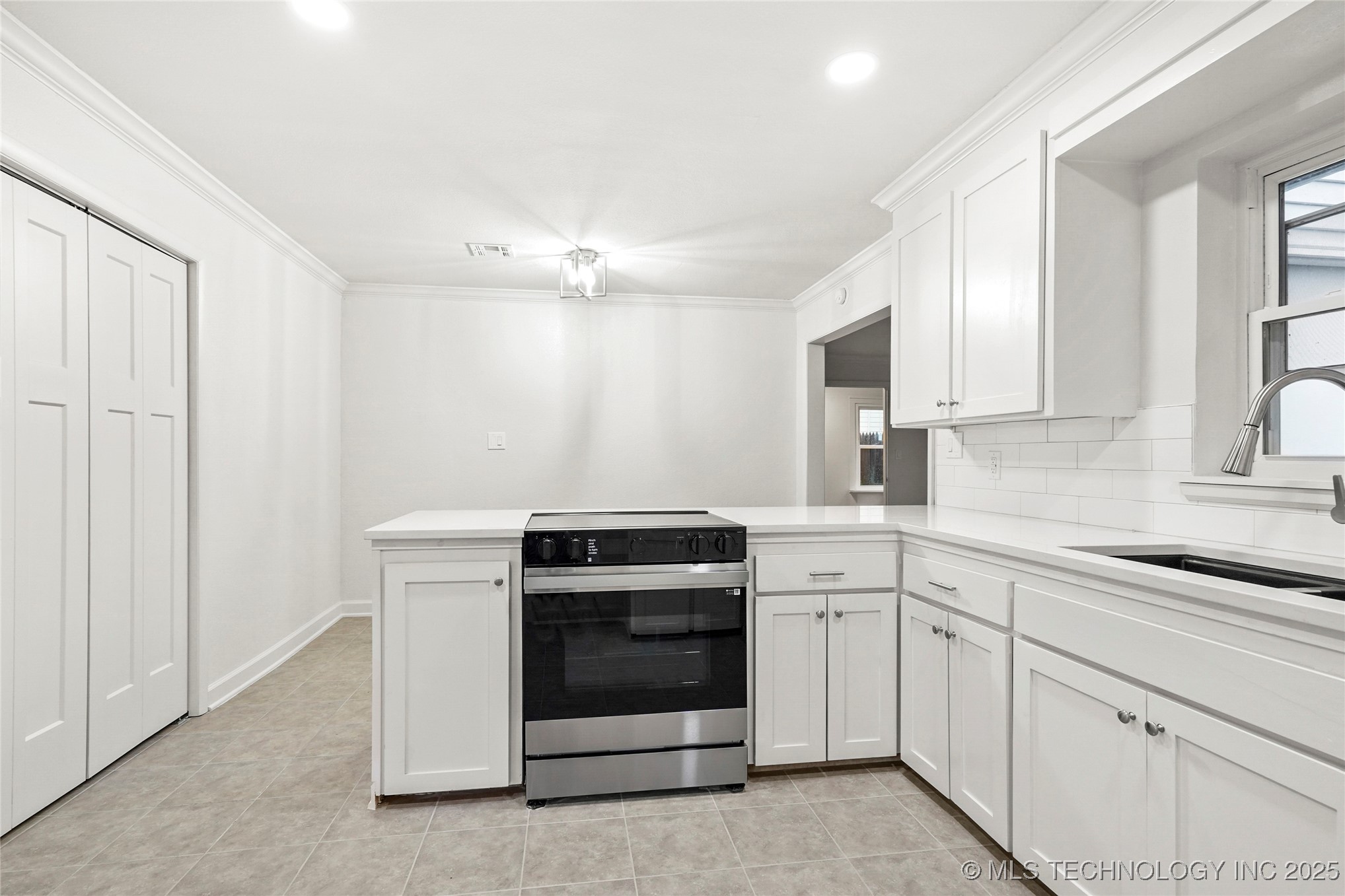 4814 E 37th Street Property Photo 10