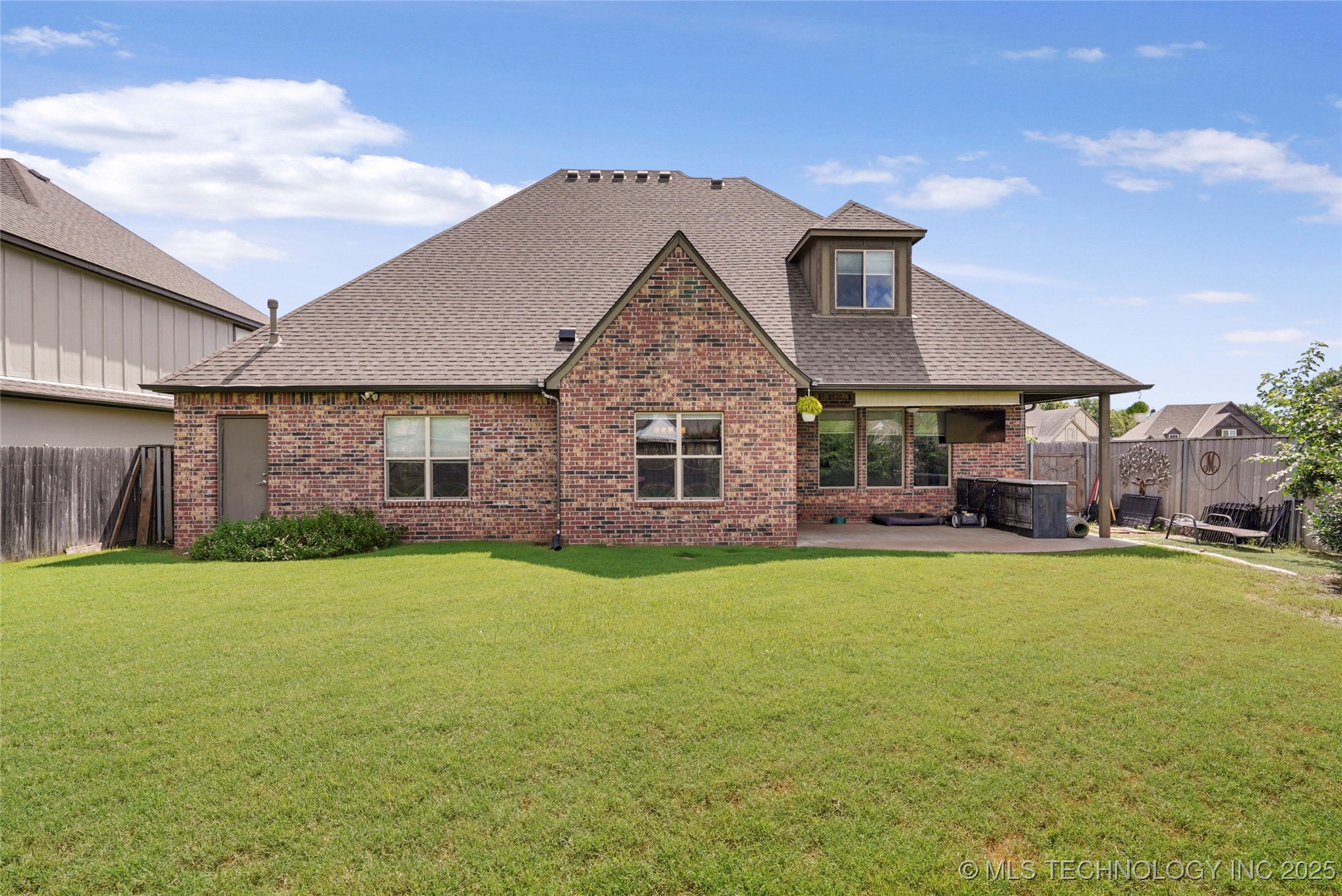 13816 S 23rd Place Property Photo 10