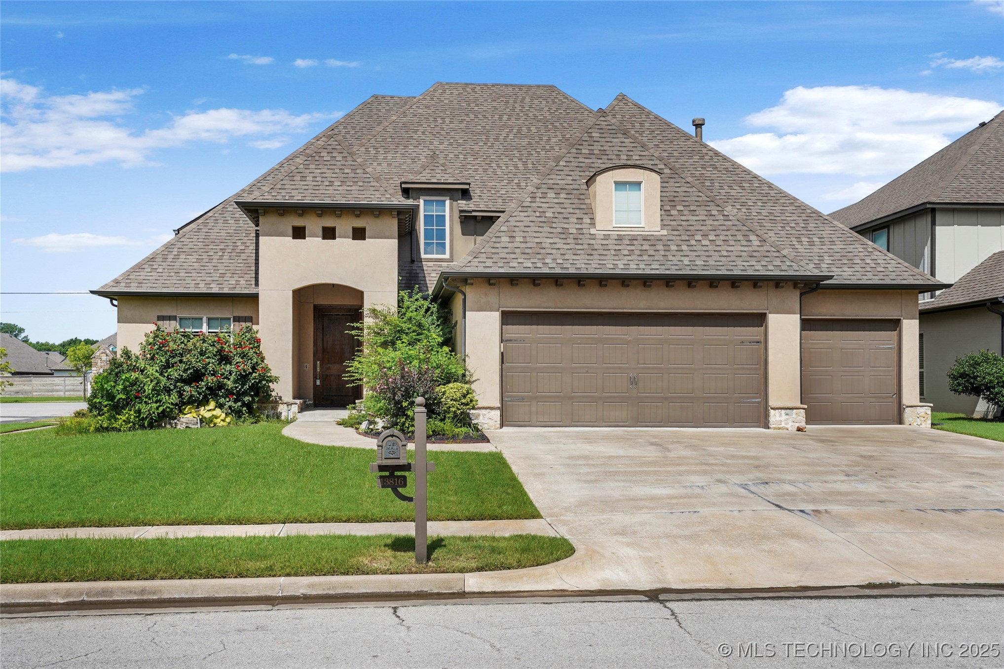 13816 S 23rd Place Property Photo 13