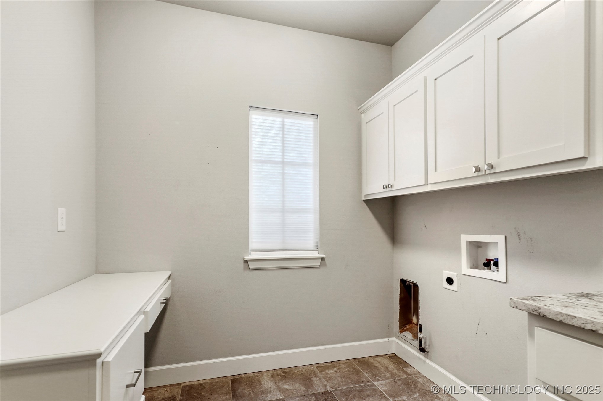 13816 S 23rd Place Property Photo 31
