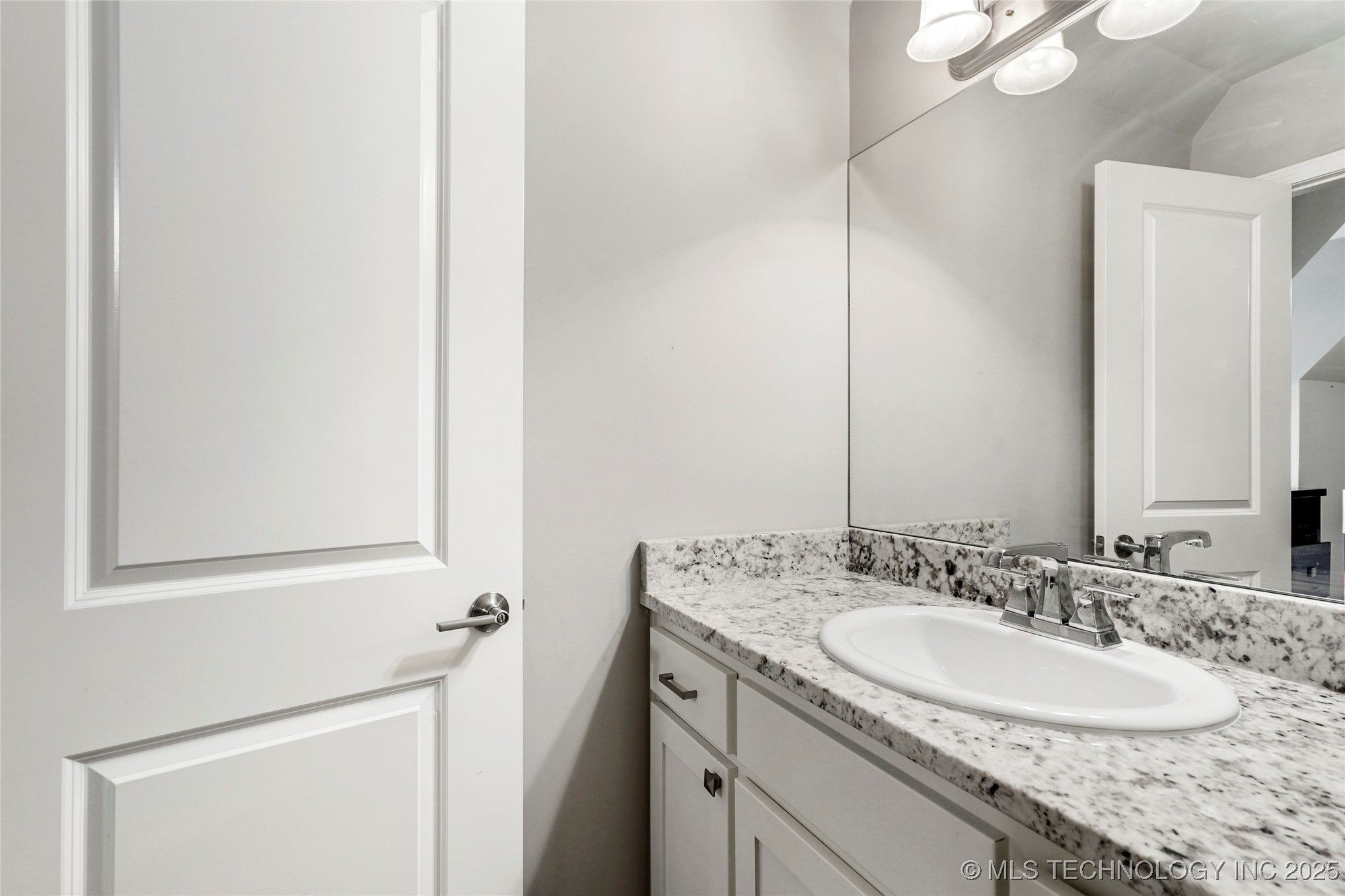 13816 S 23rd Place Property Photo 38
