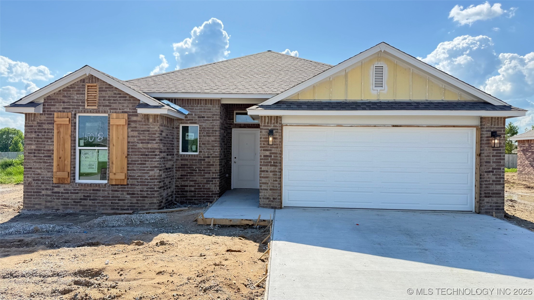 15018 S Poplar Street Property Photo 1