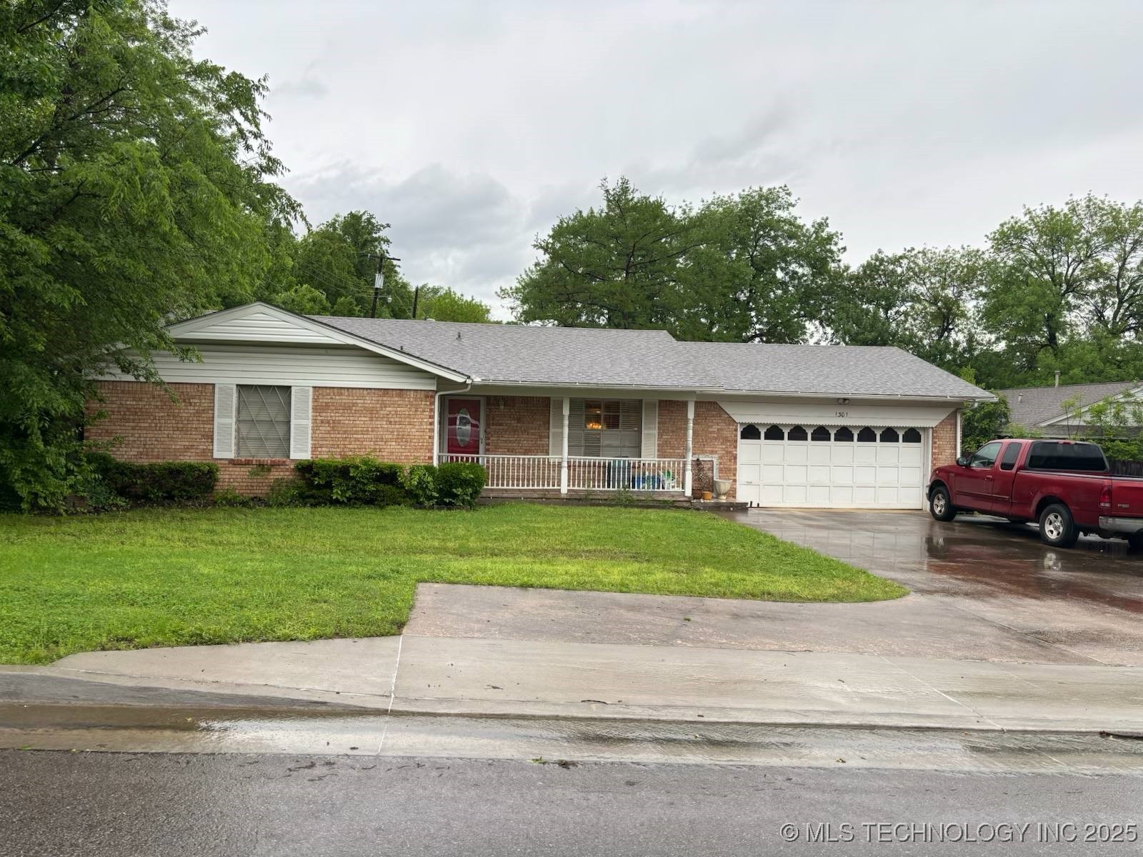 1301 S Broadway Avenue Property Photo