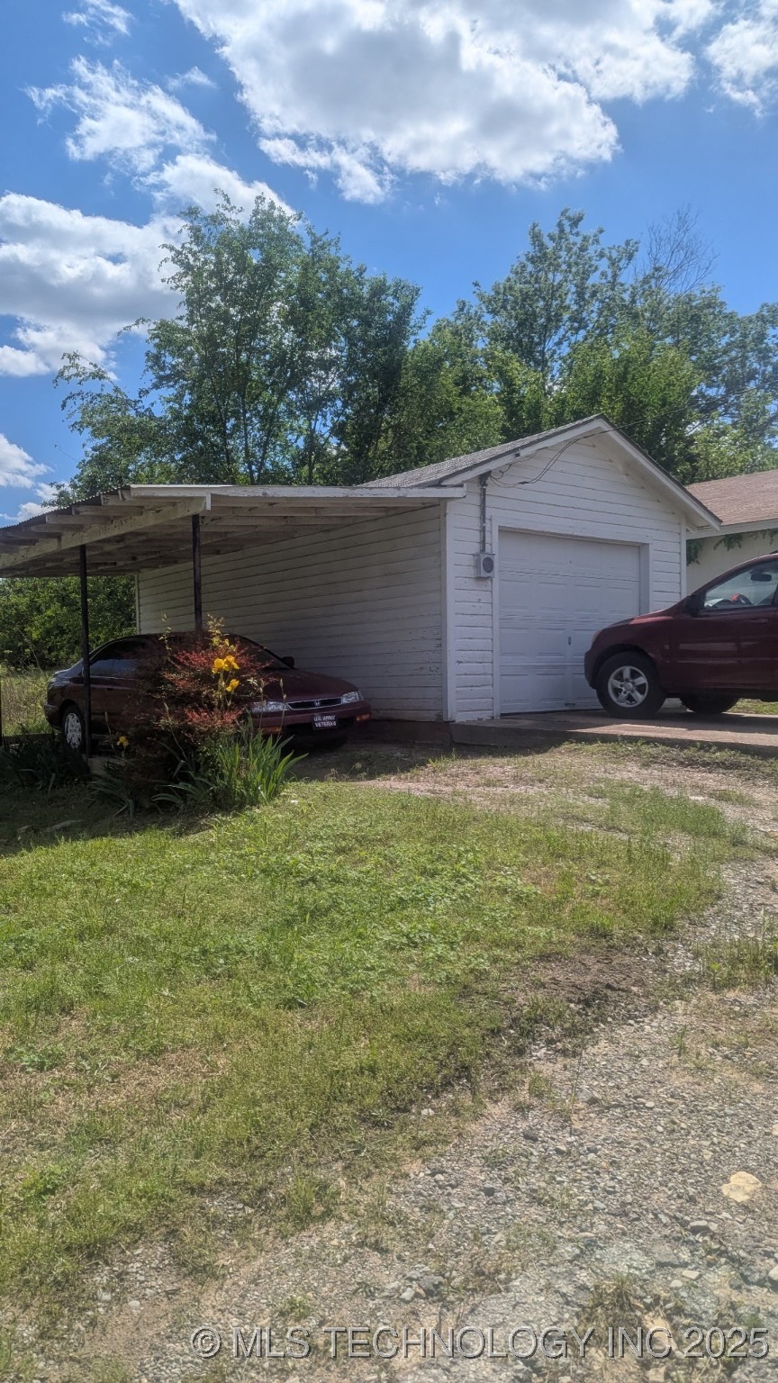 320 W Broadway Street Property Photo 4