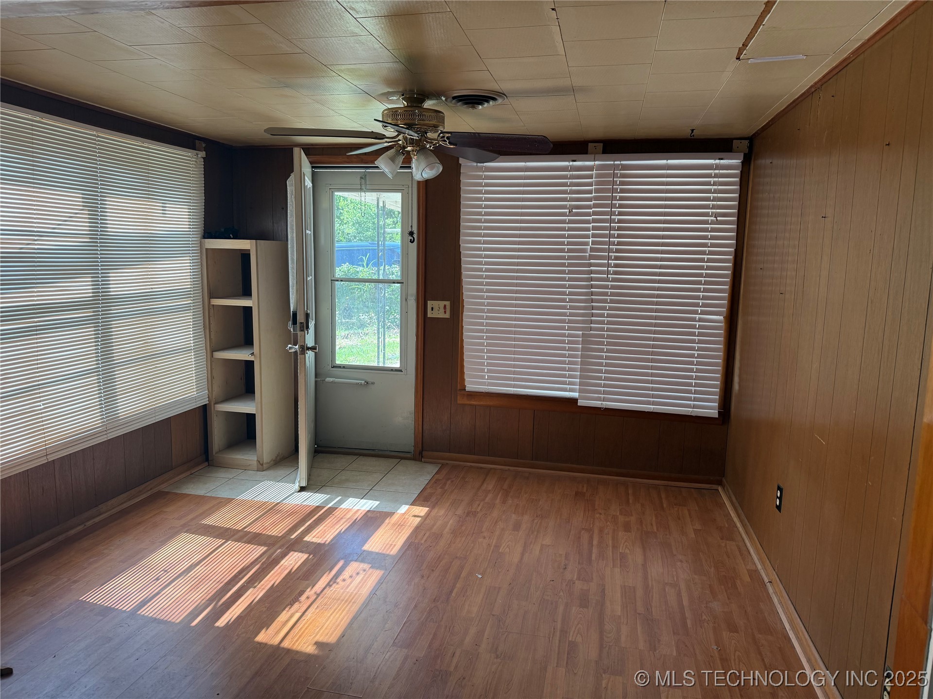 320 W Broadway Street Property Photo 5