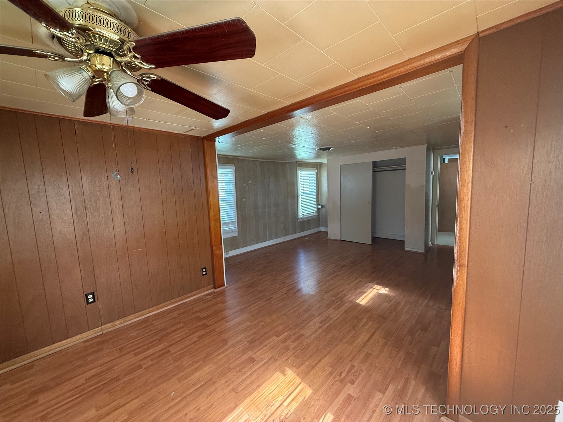 320 W Broadway Street Property Photo 8