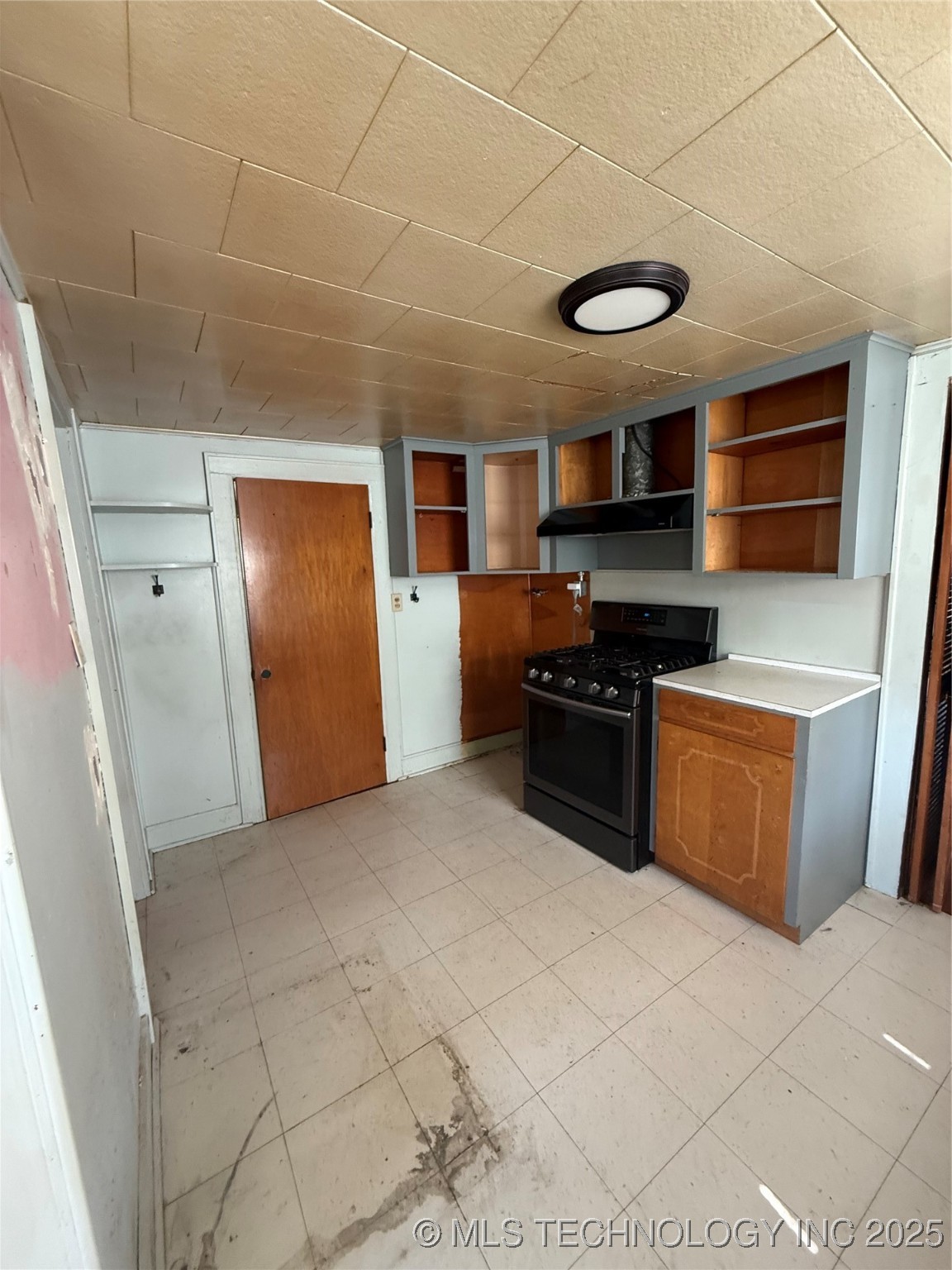 320 W Broadway Street Property Photo 12