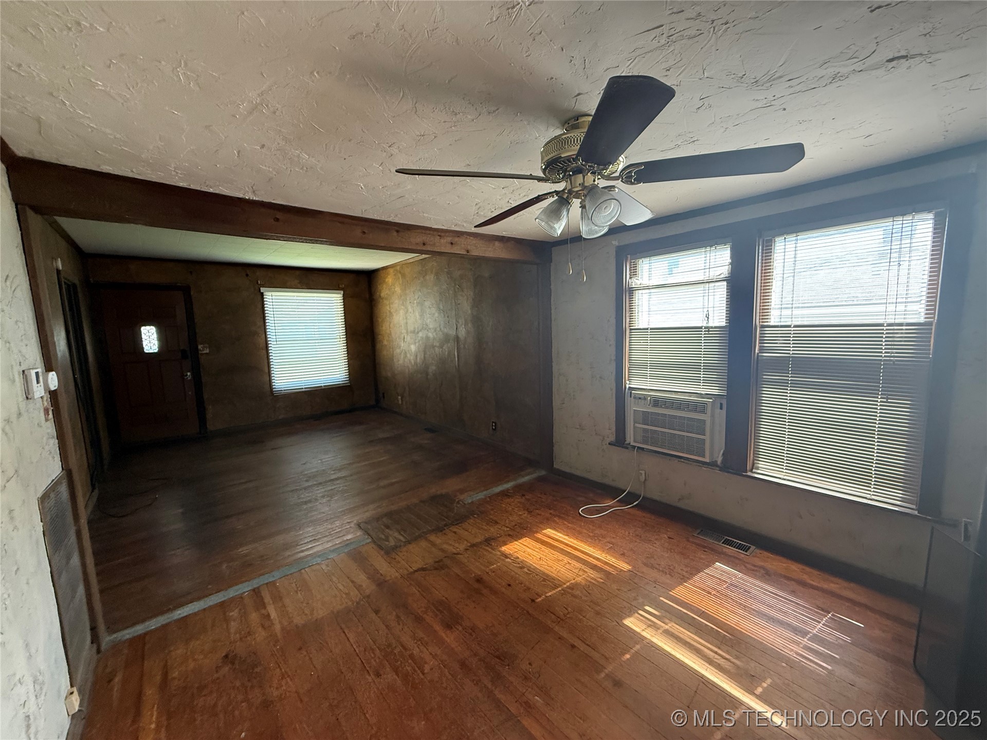 320 W Broadway Street Property Photo 15