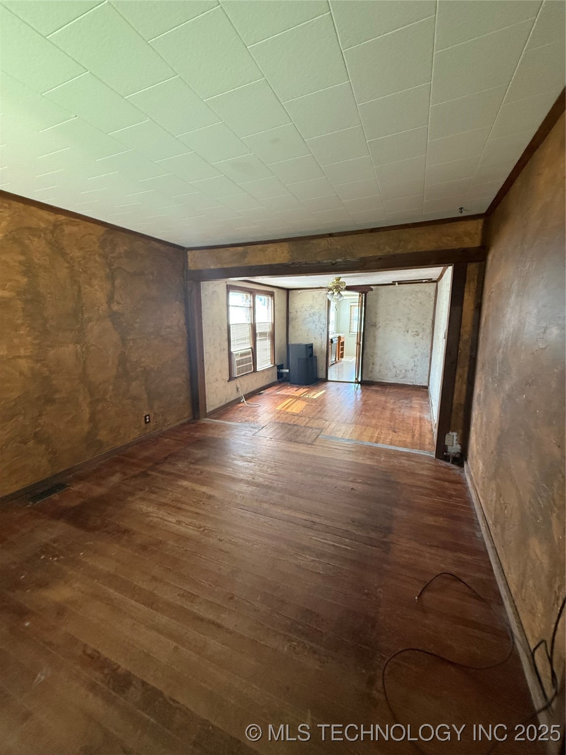 320 W Broadway Street Property Photo 16