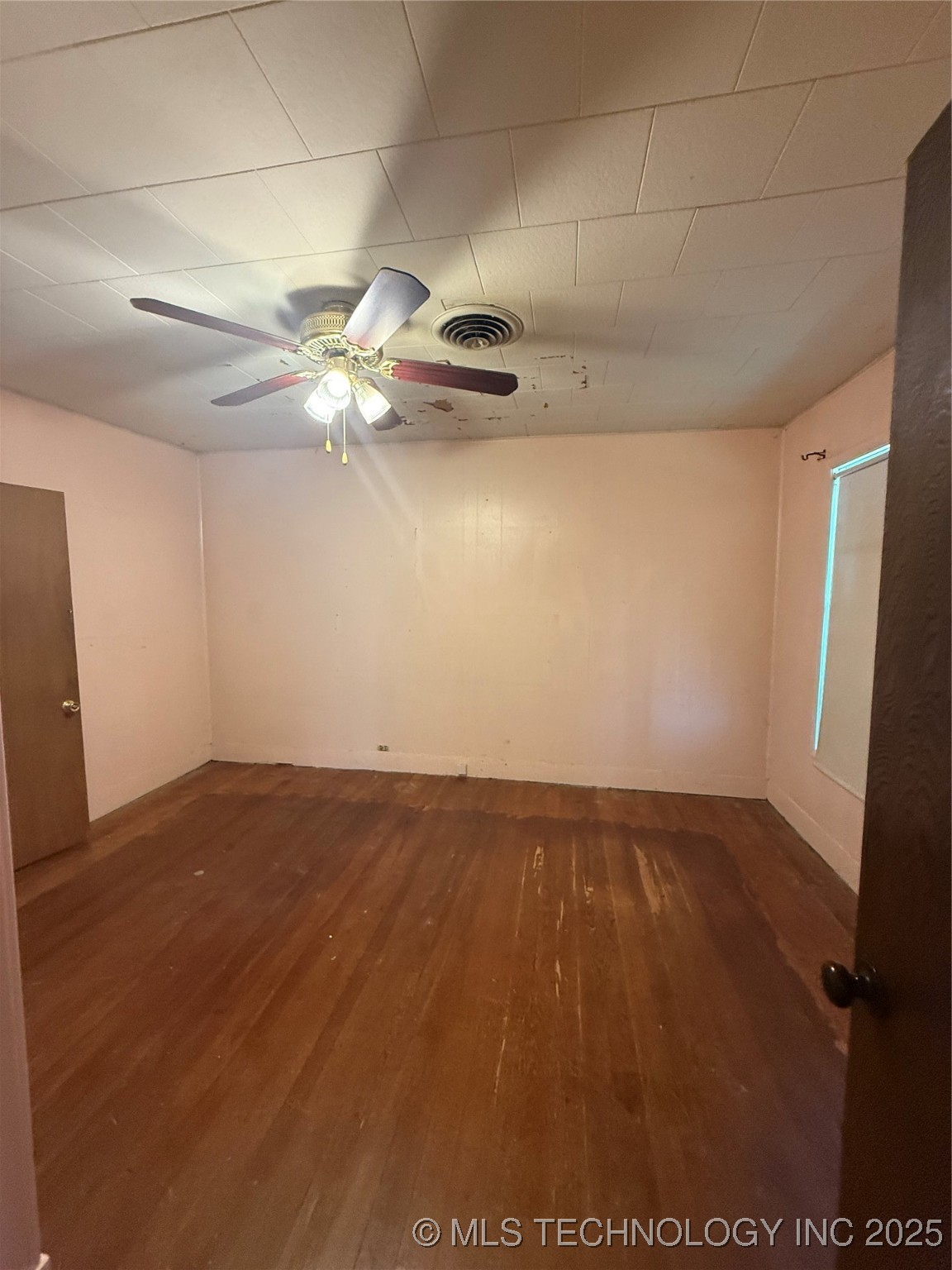 320 W Broadway Street Property Photo 17