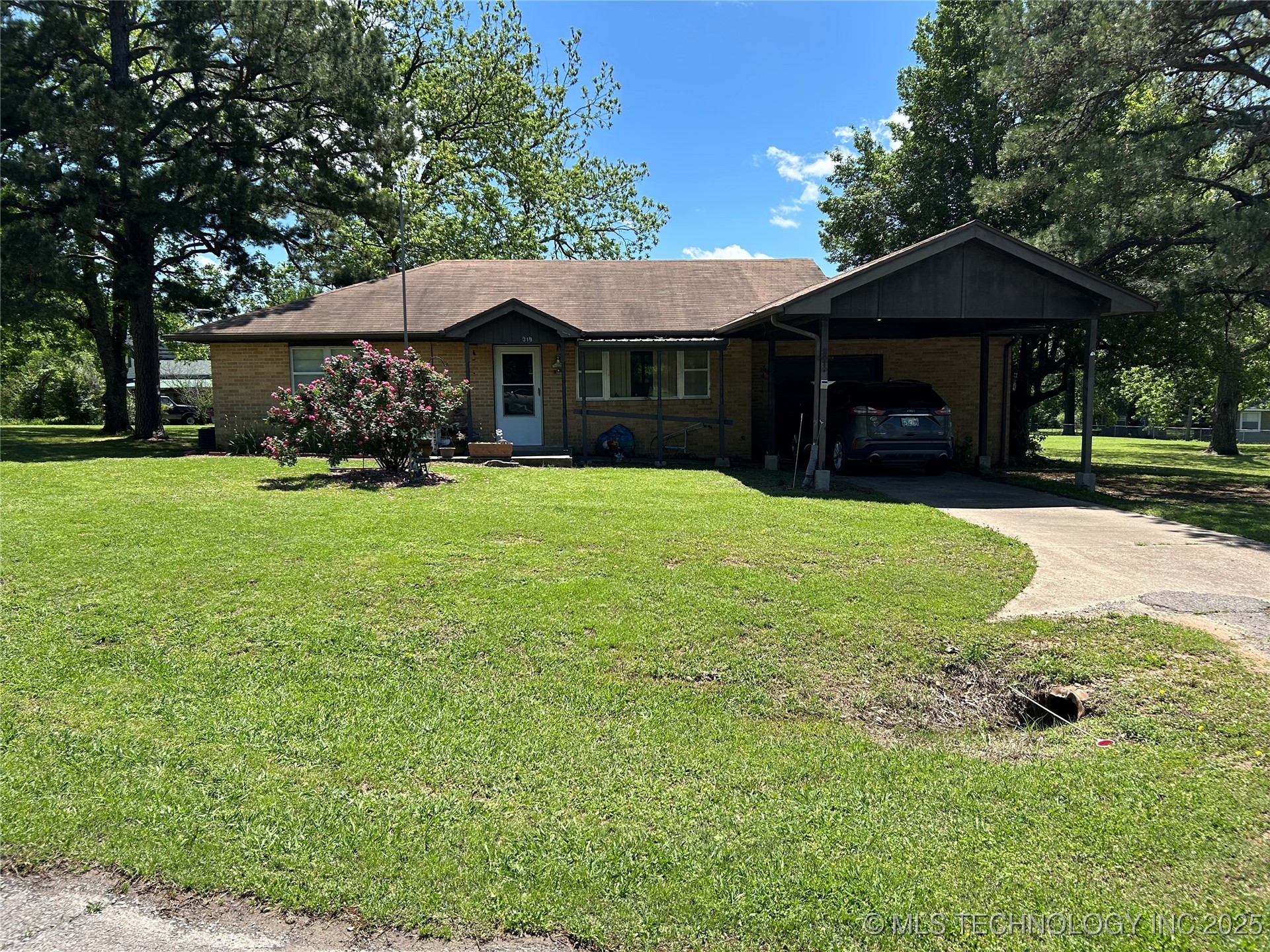 319 Ash Avenue Property Photo