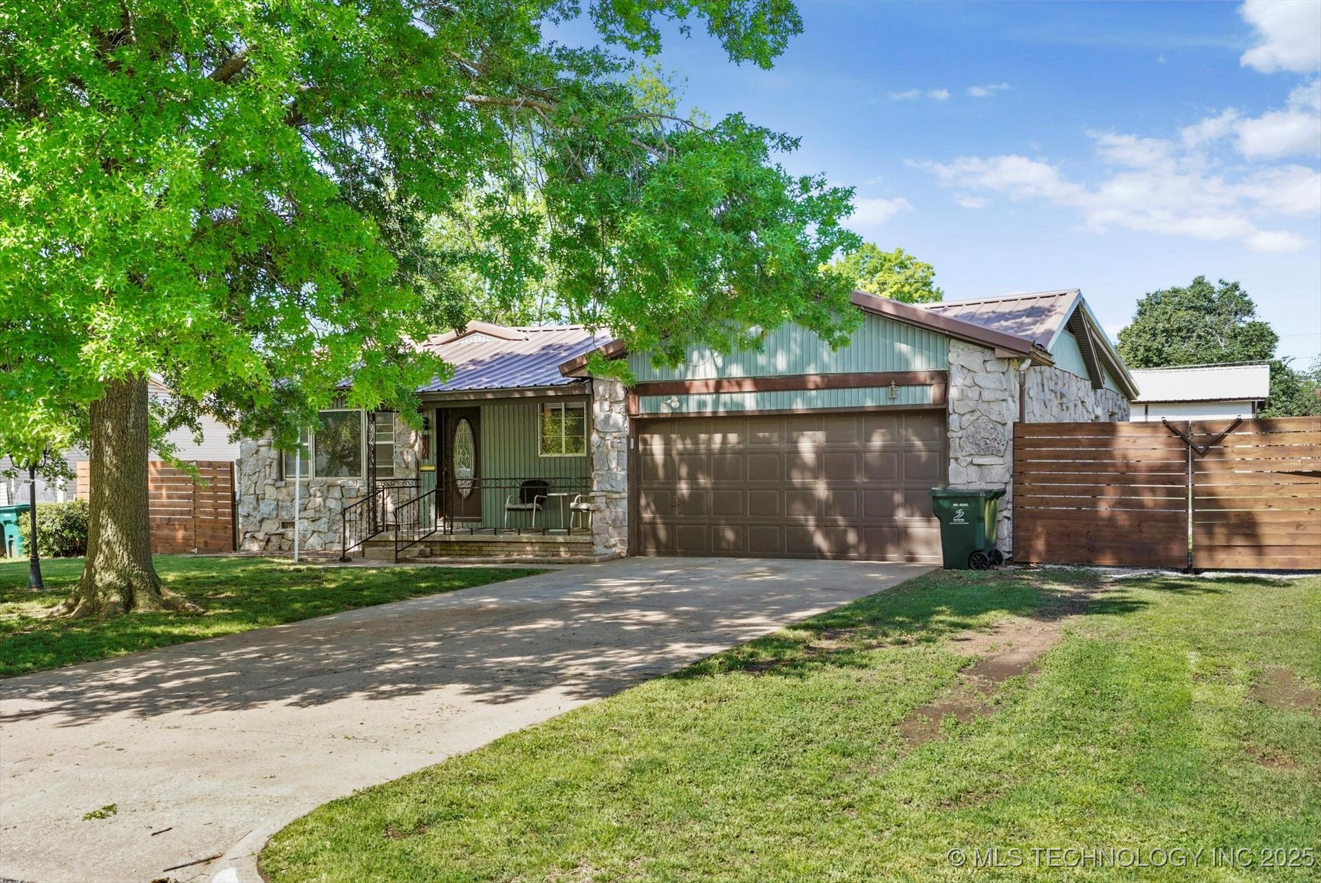 4604 Maple Drive Property Photo 1