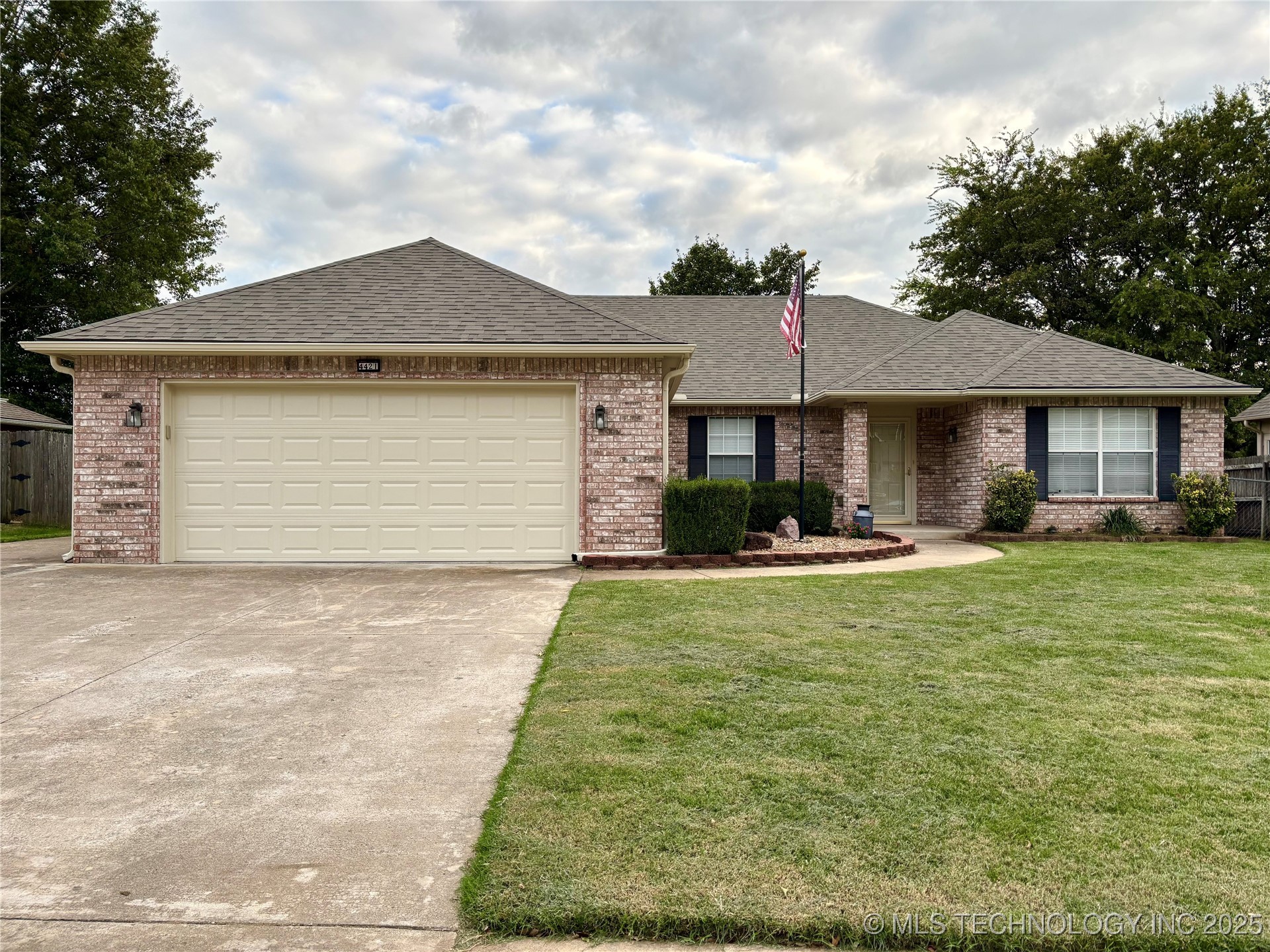 4421 W Vandalia Street Property Photo