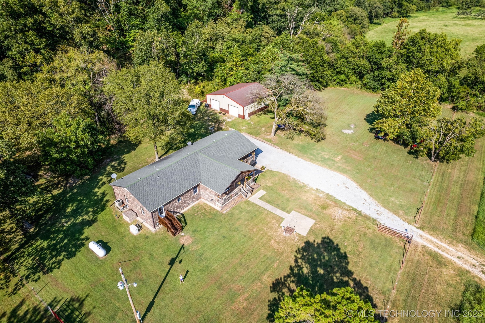 5773 E 508 Road Property Photo 1
