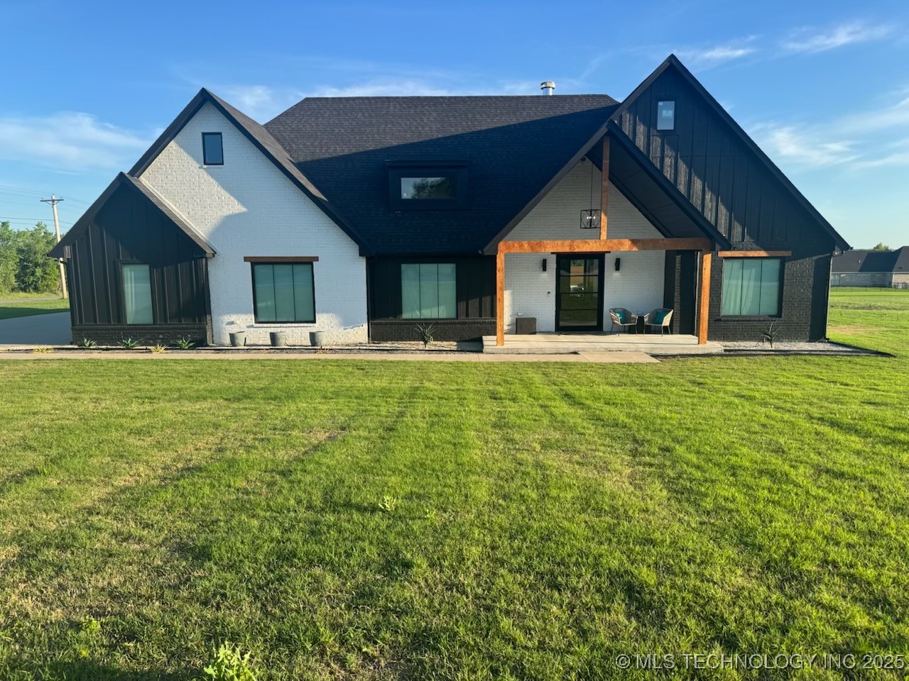 1583 E Clara Court Property Photo