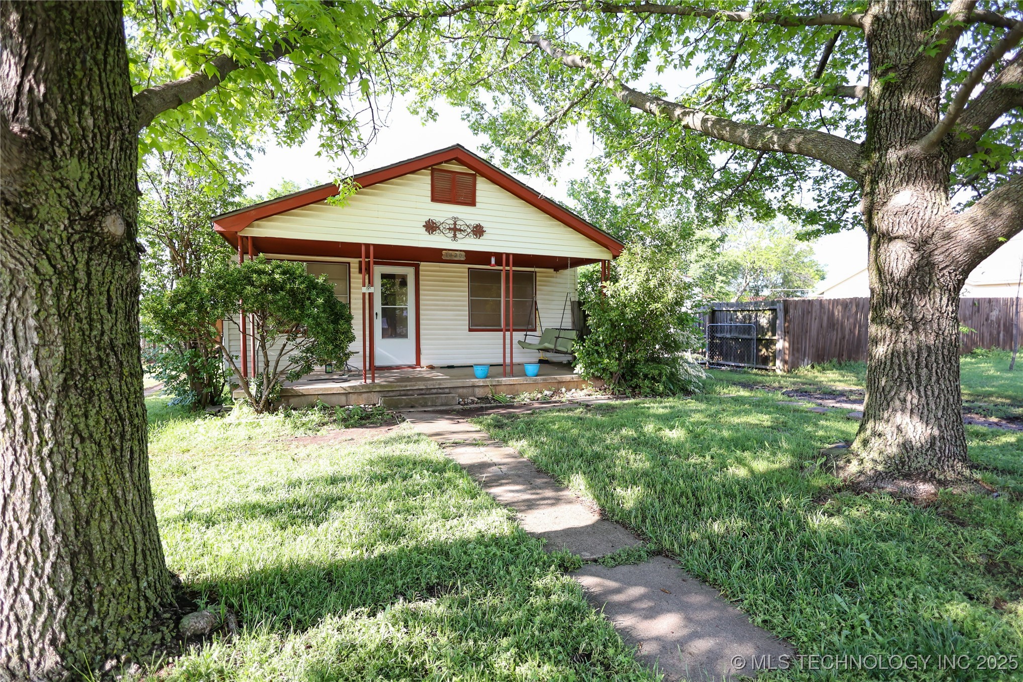 1320 W Oklahoma Property Photo