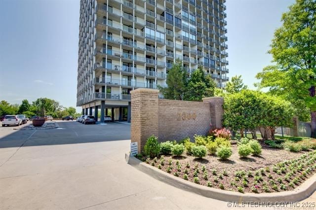 2300 Riverside Drive 5c Property Photo
