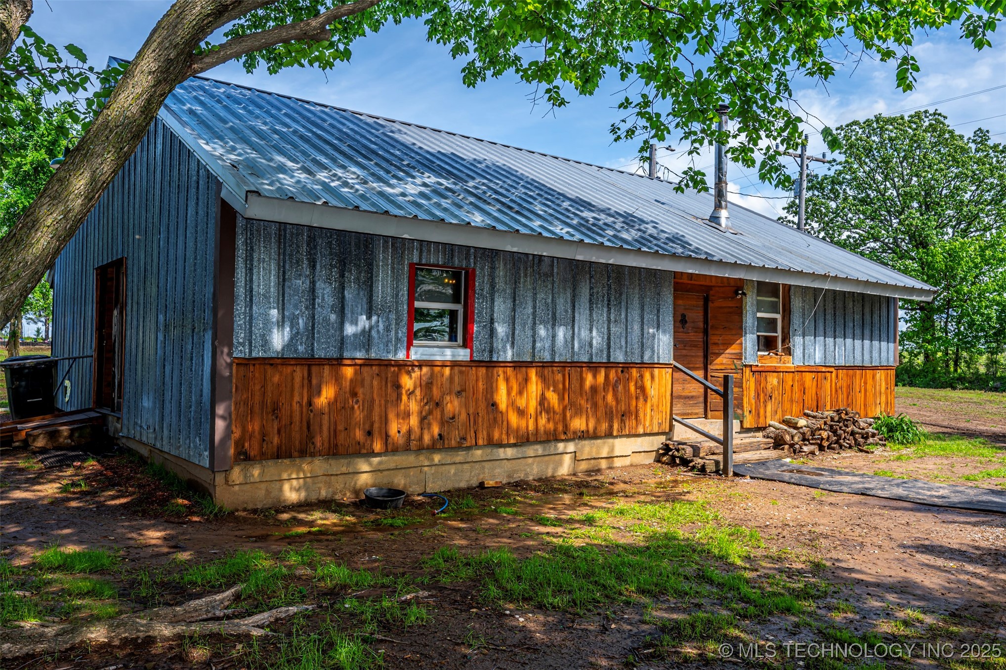 379042 E 990 Road Property Photo