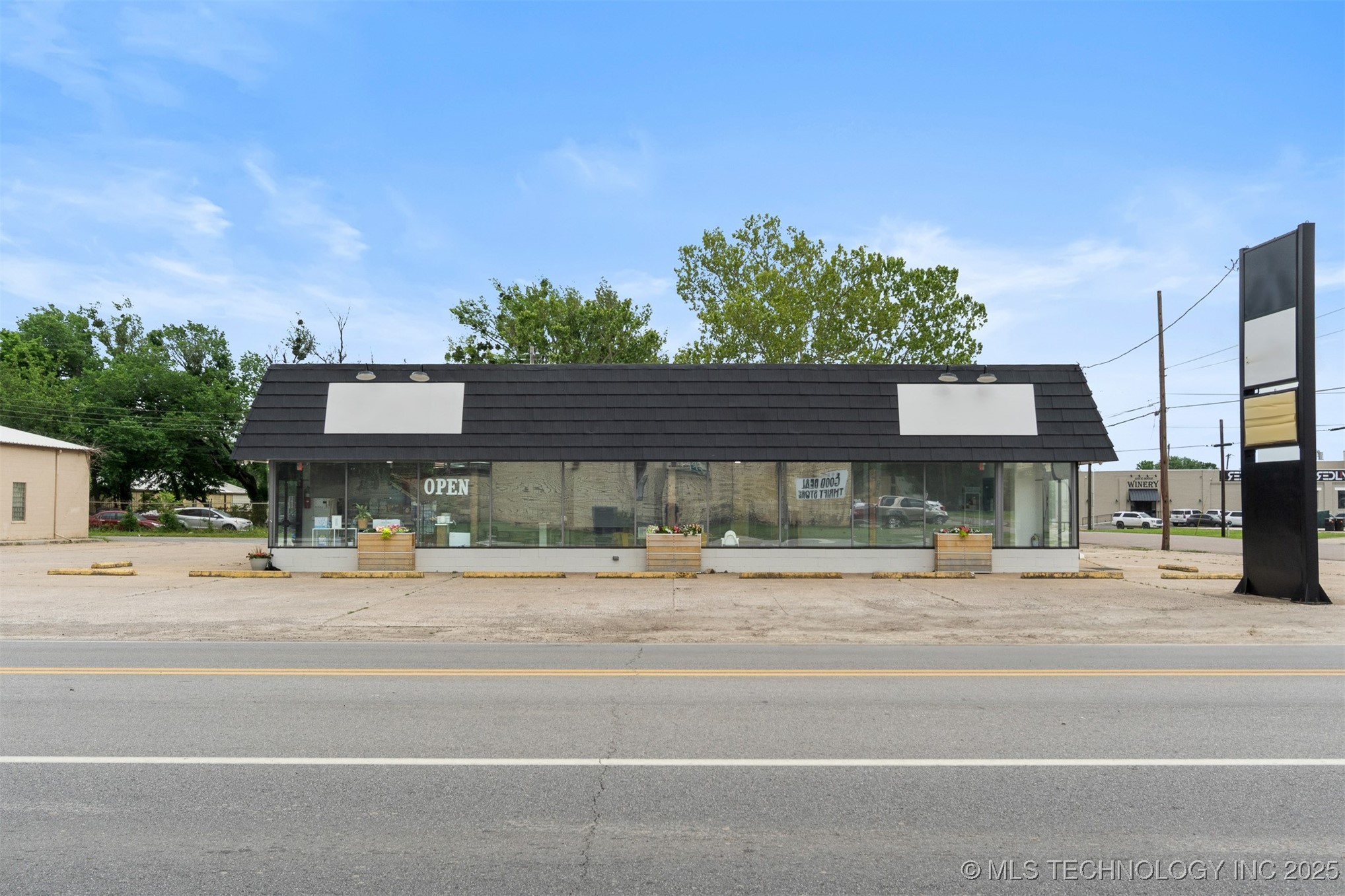 402 N 1st Property Photo