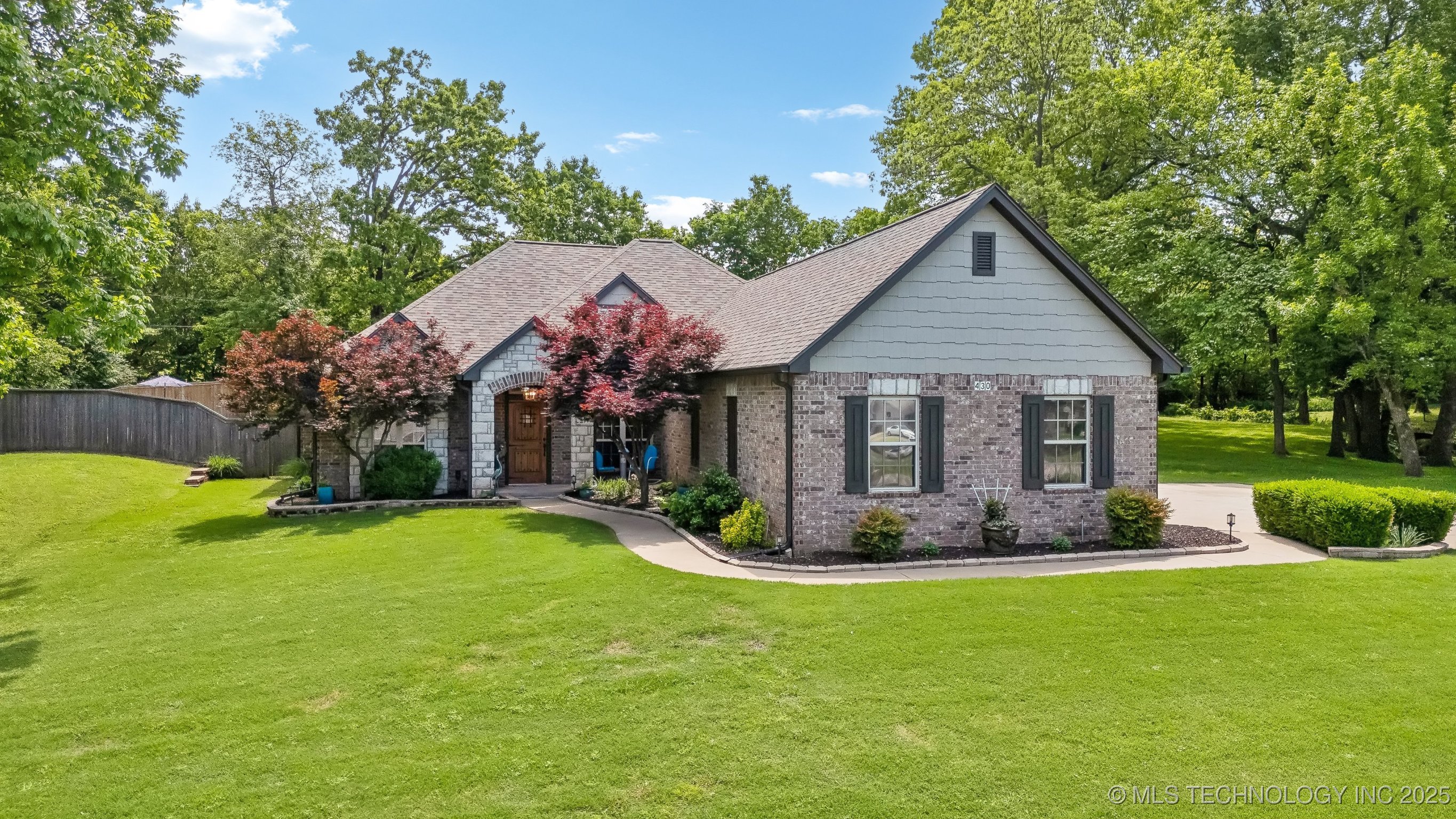 430 Timbercrest Road Property Photo 1