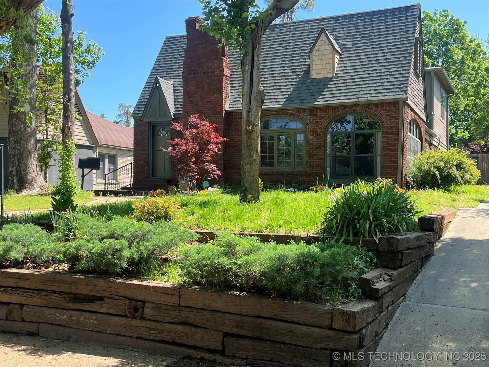 1607 S Delaware Place Property Photo 1