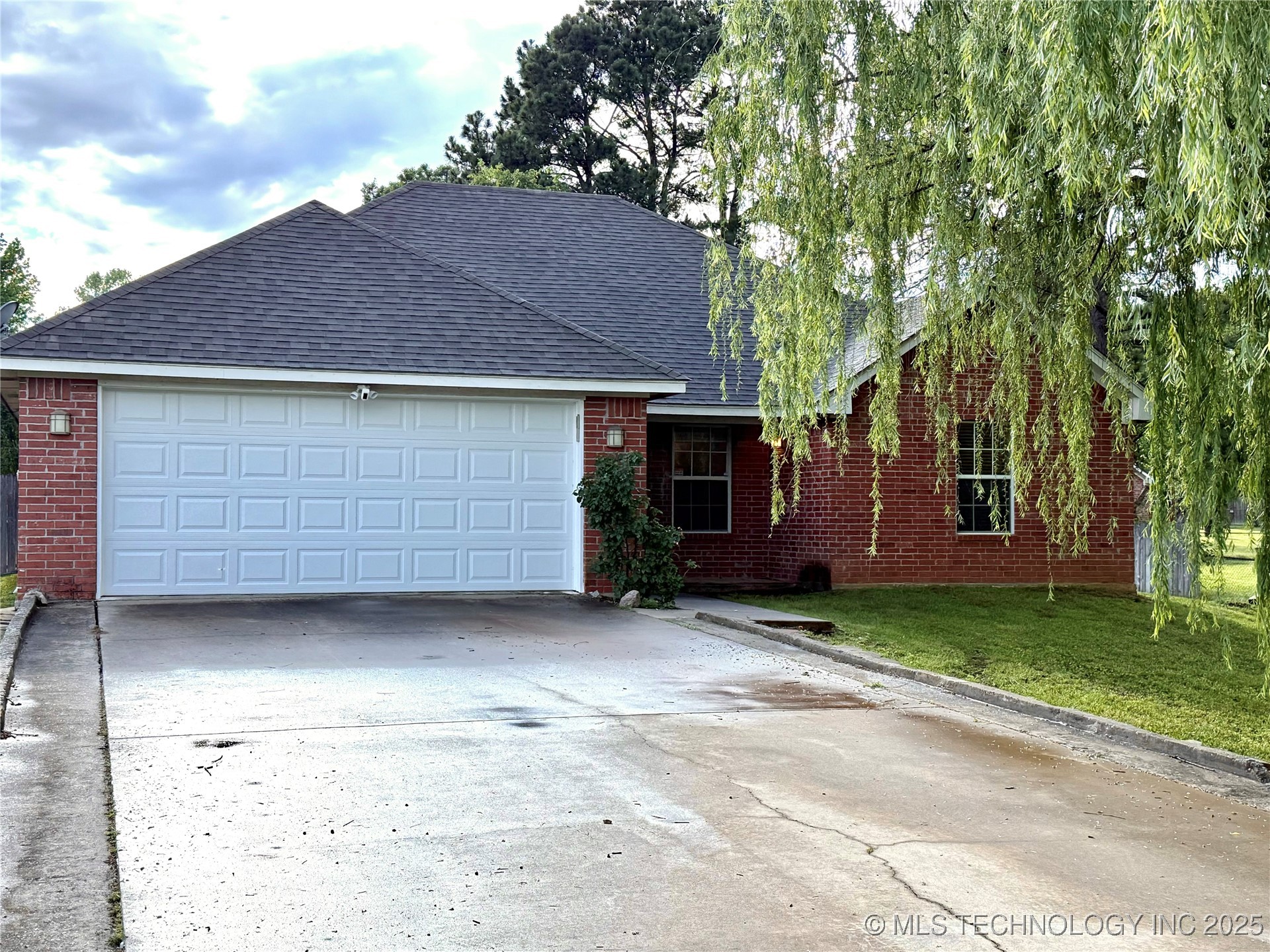 303 Meadowlark Property Photo