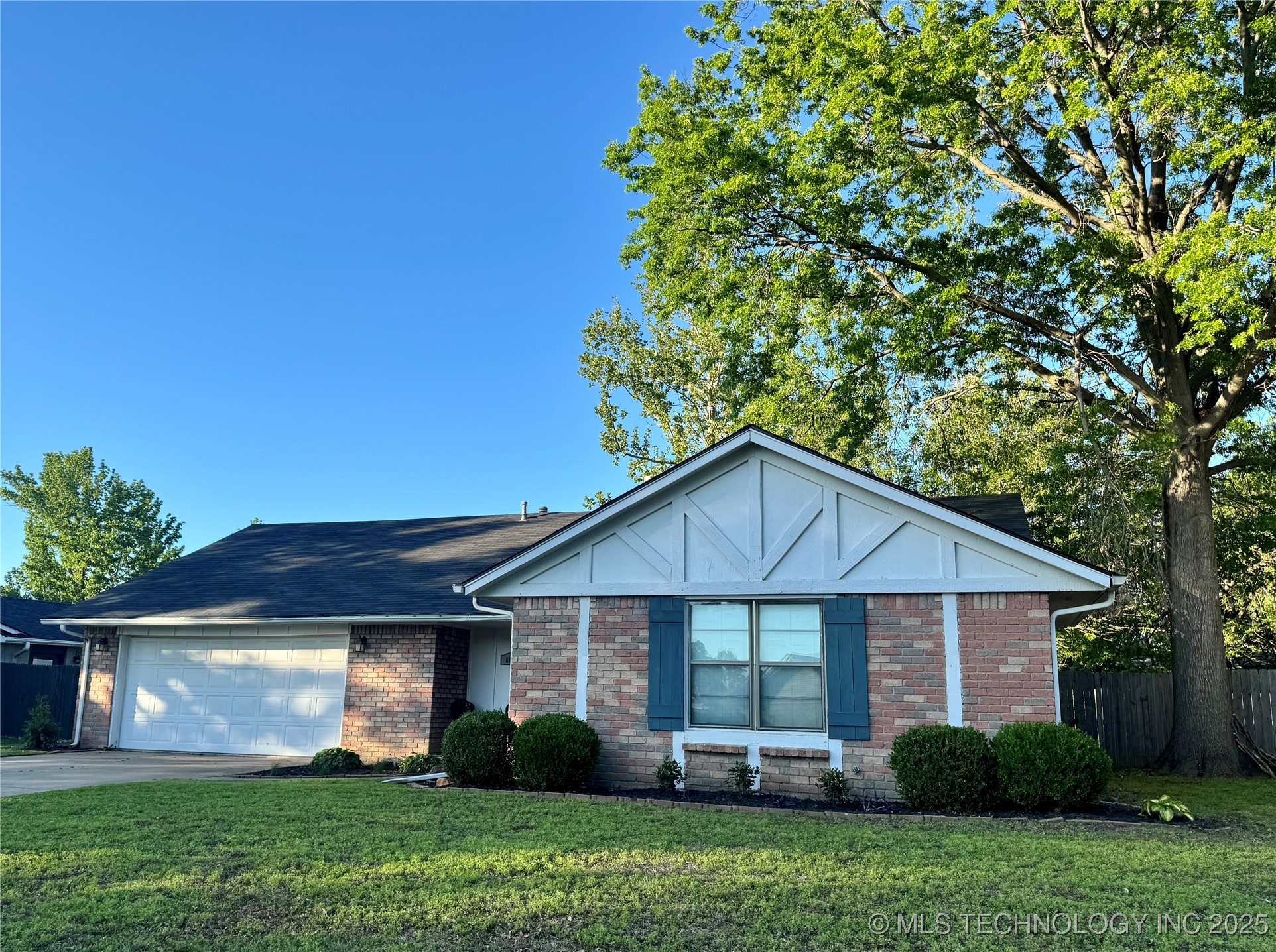 606 Rosewood Court Property Photo 2
