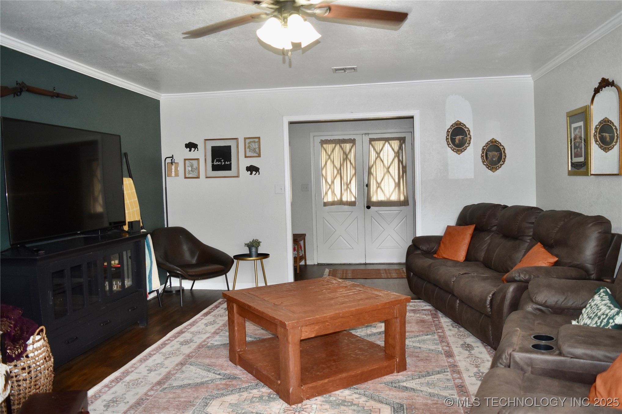 606 Rosewood Court Property Photo 4