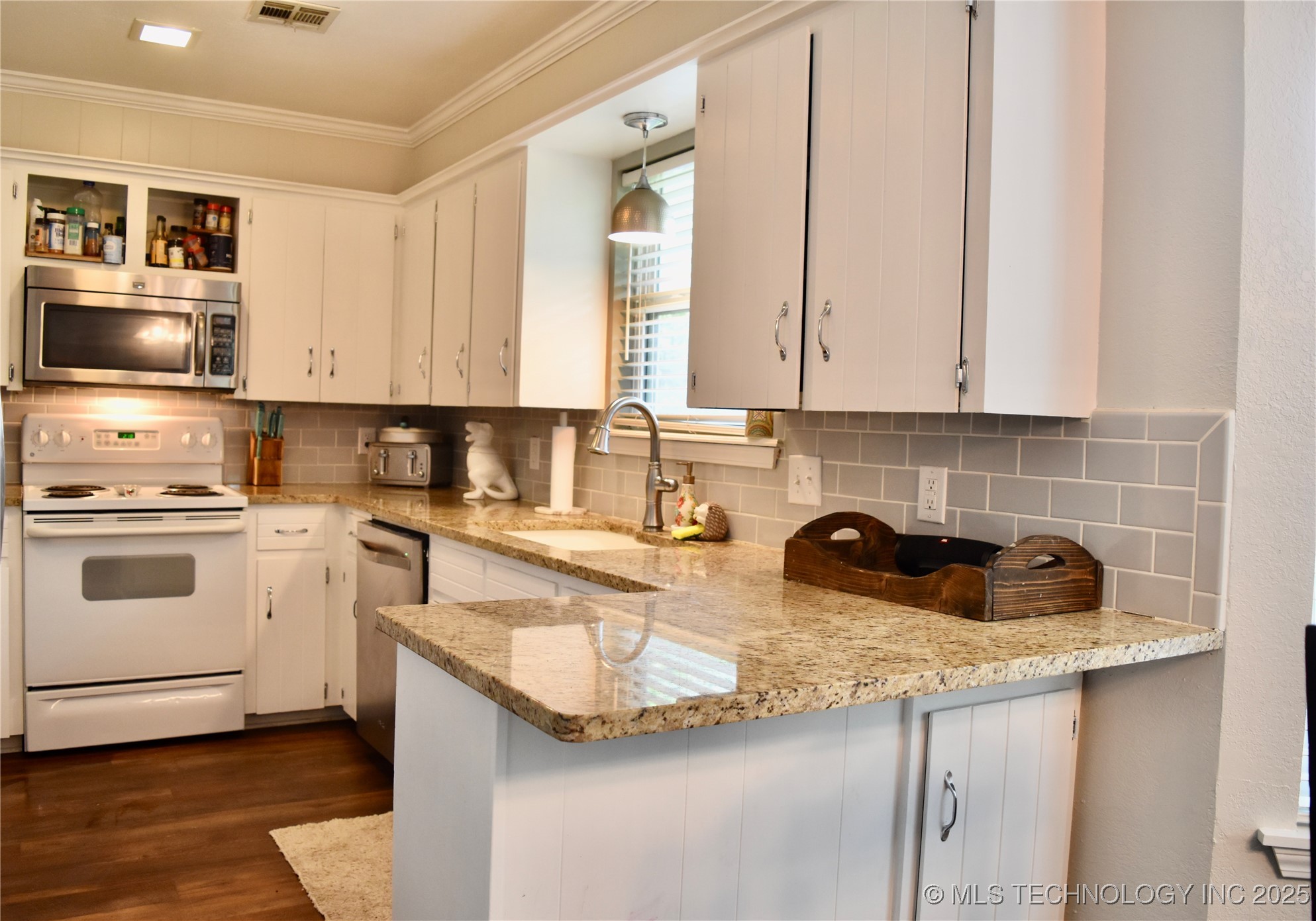 606 Rosewood Court Property Photo 8
