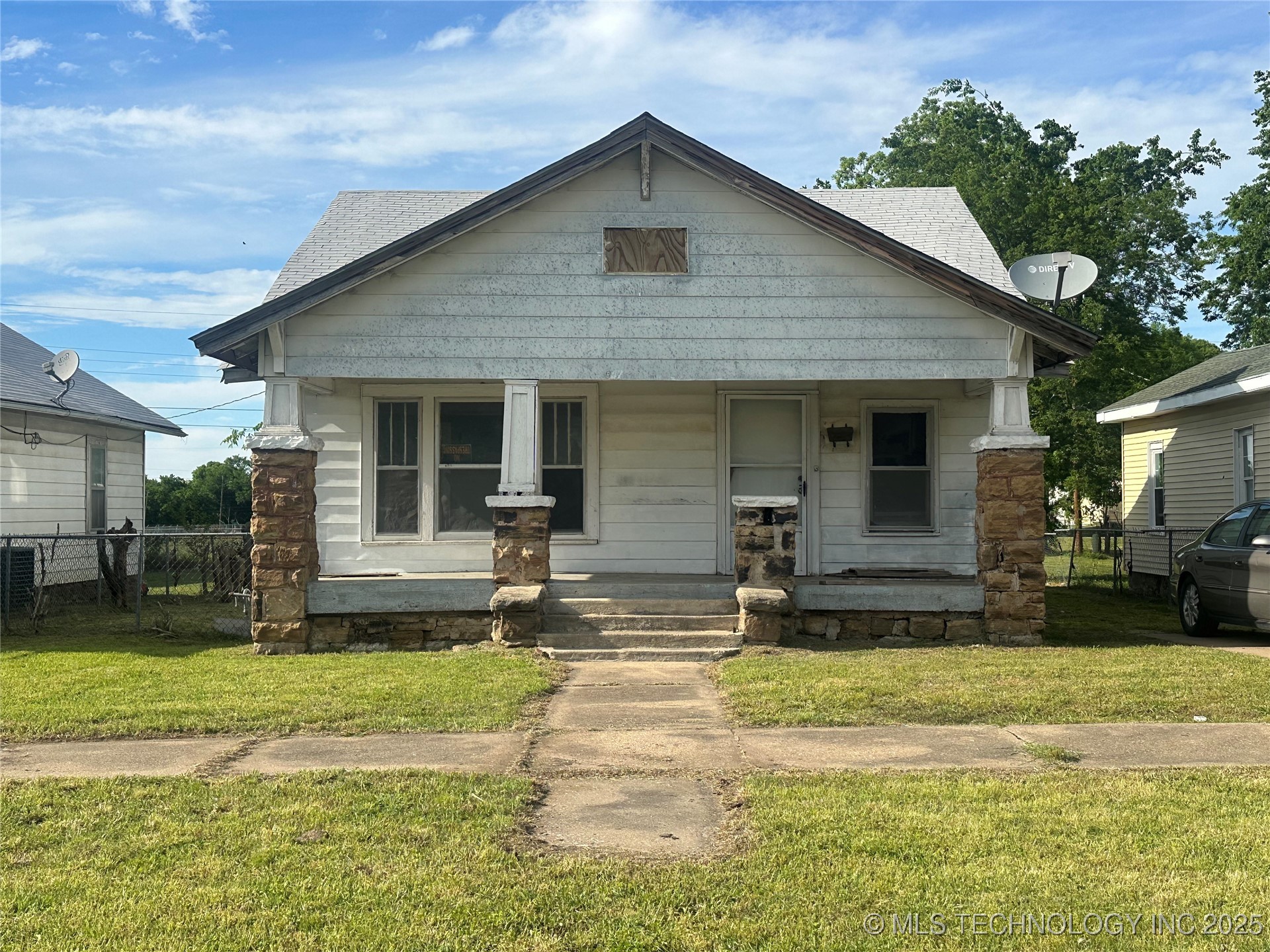 907 E 3rd Street Property Photo