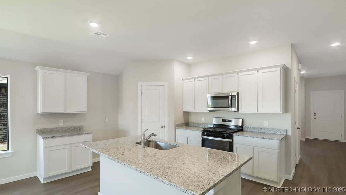 1908 E Urbana Street Property Photo 2