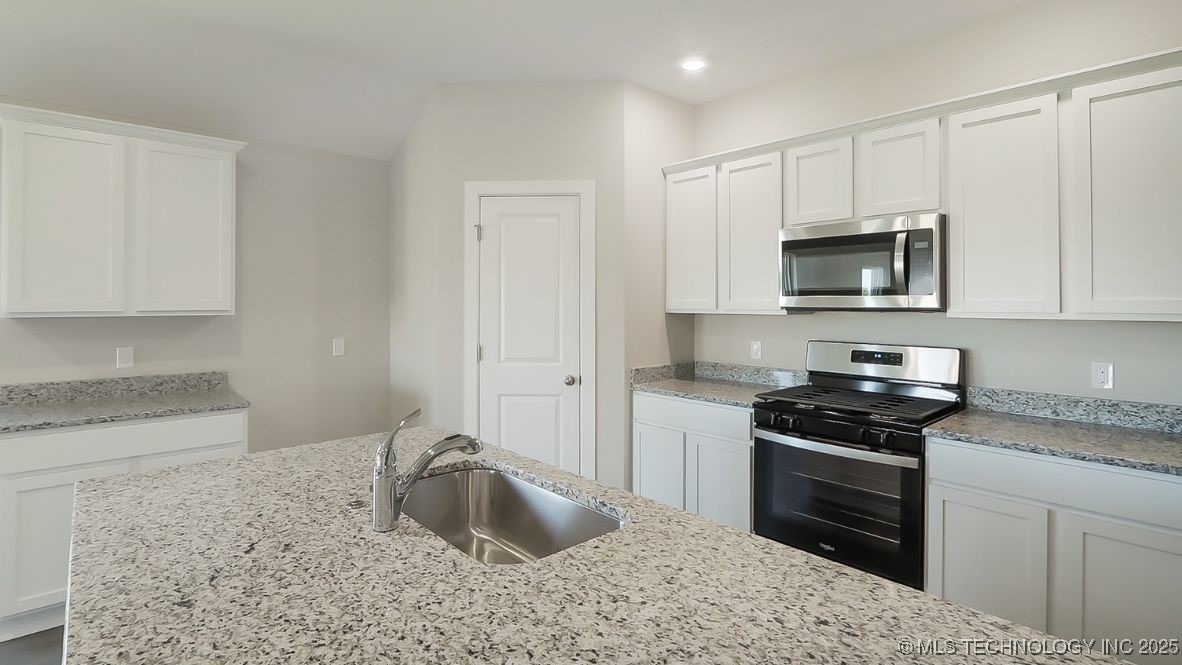 1908 E Urbana Street Property Photo 3