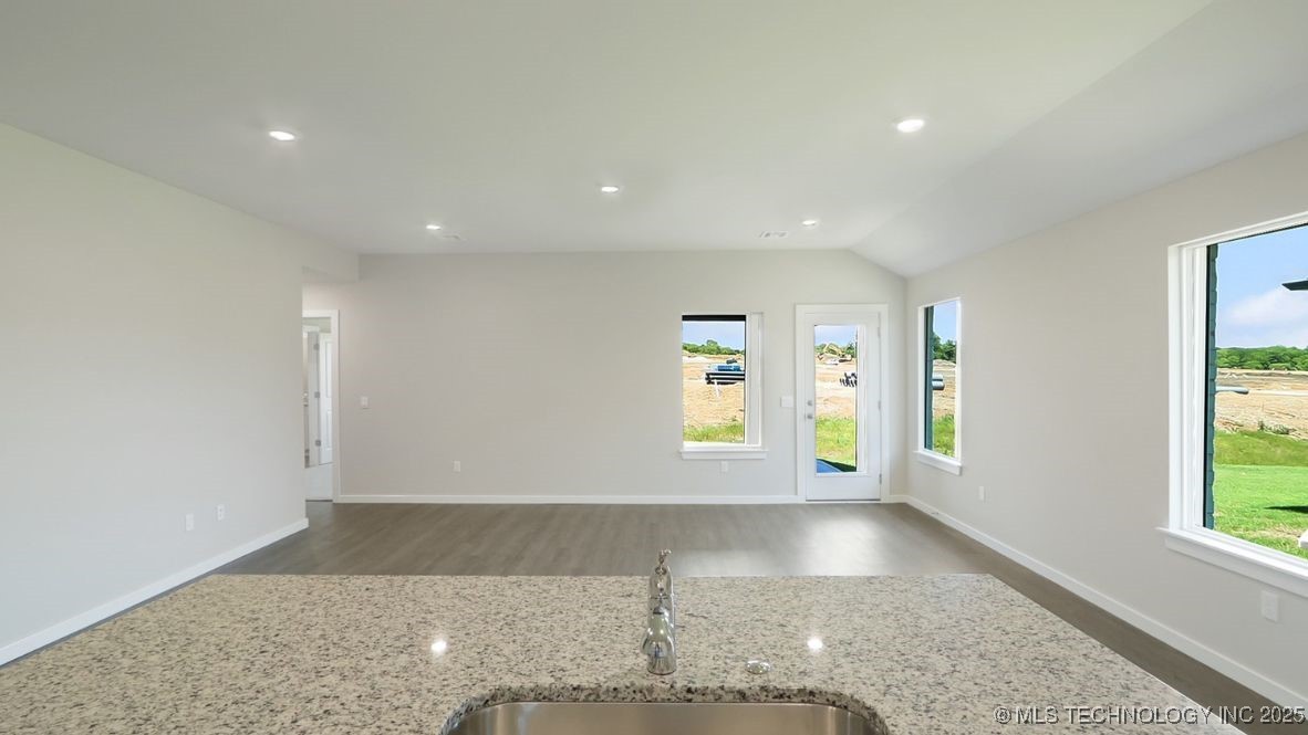 1908 E Urbana Street Property Photo 4
