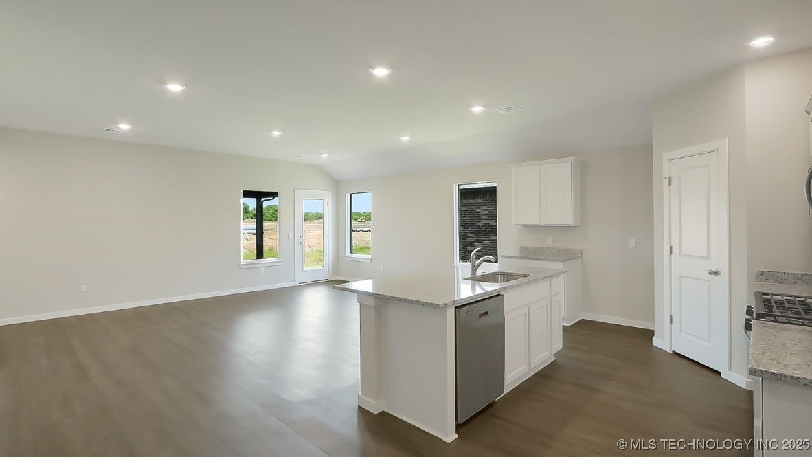 1908 E Urbana Street Property Photo 5