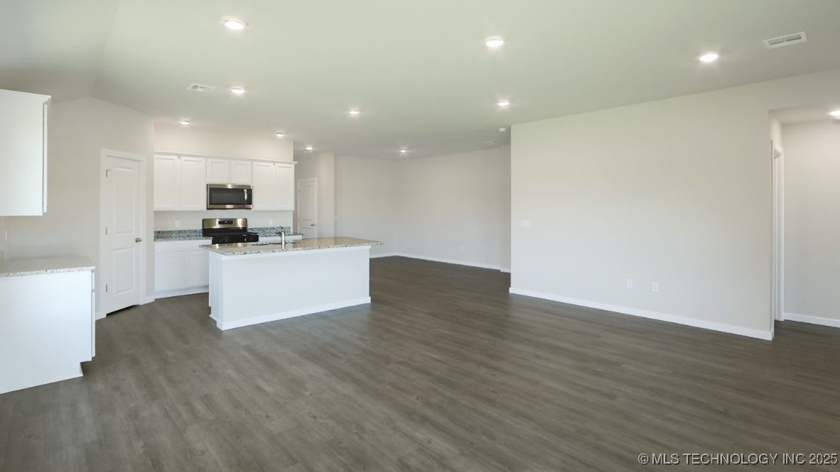 1908 E Urbana Street Property Photo 6
