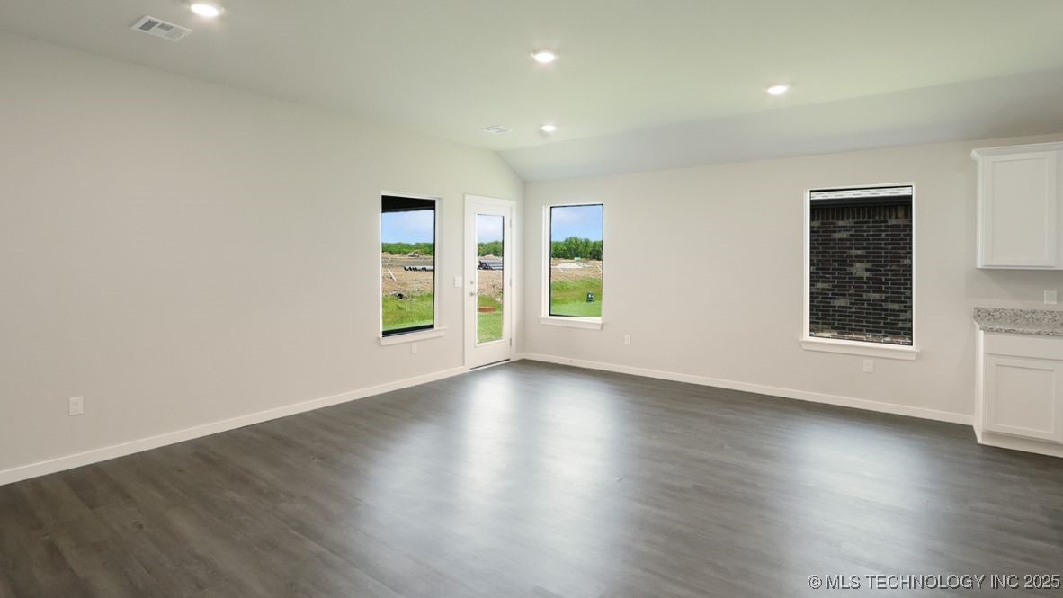 1908 E Urbana Street Property Photo 7