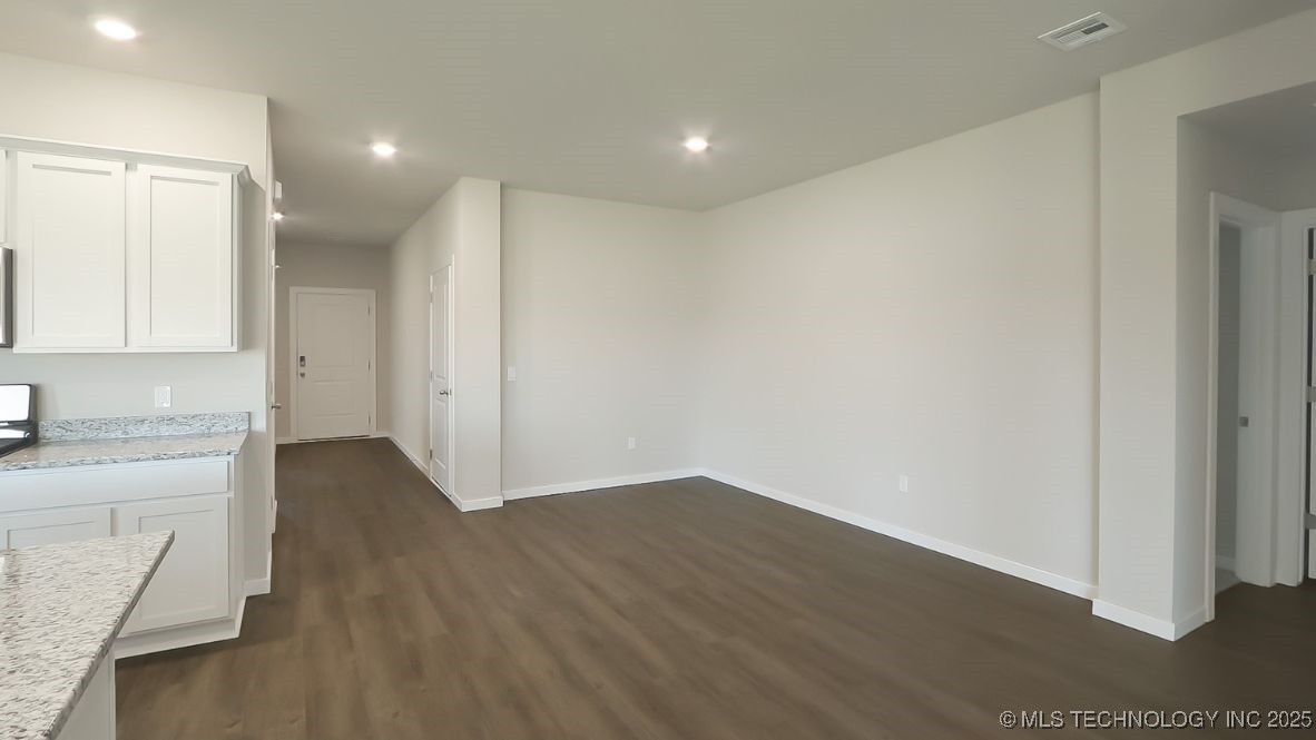 1908 E Urbana Street Property Photo 8