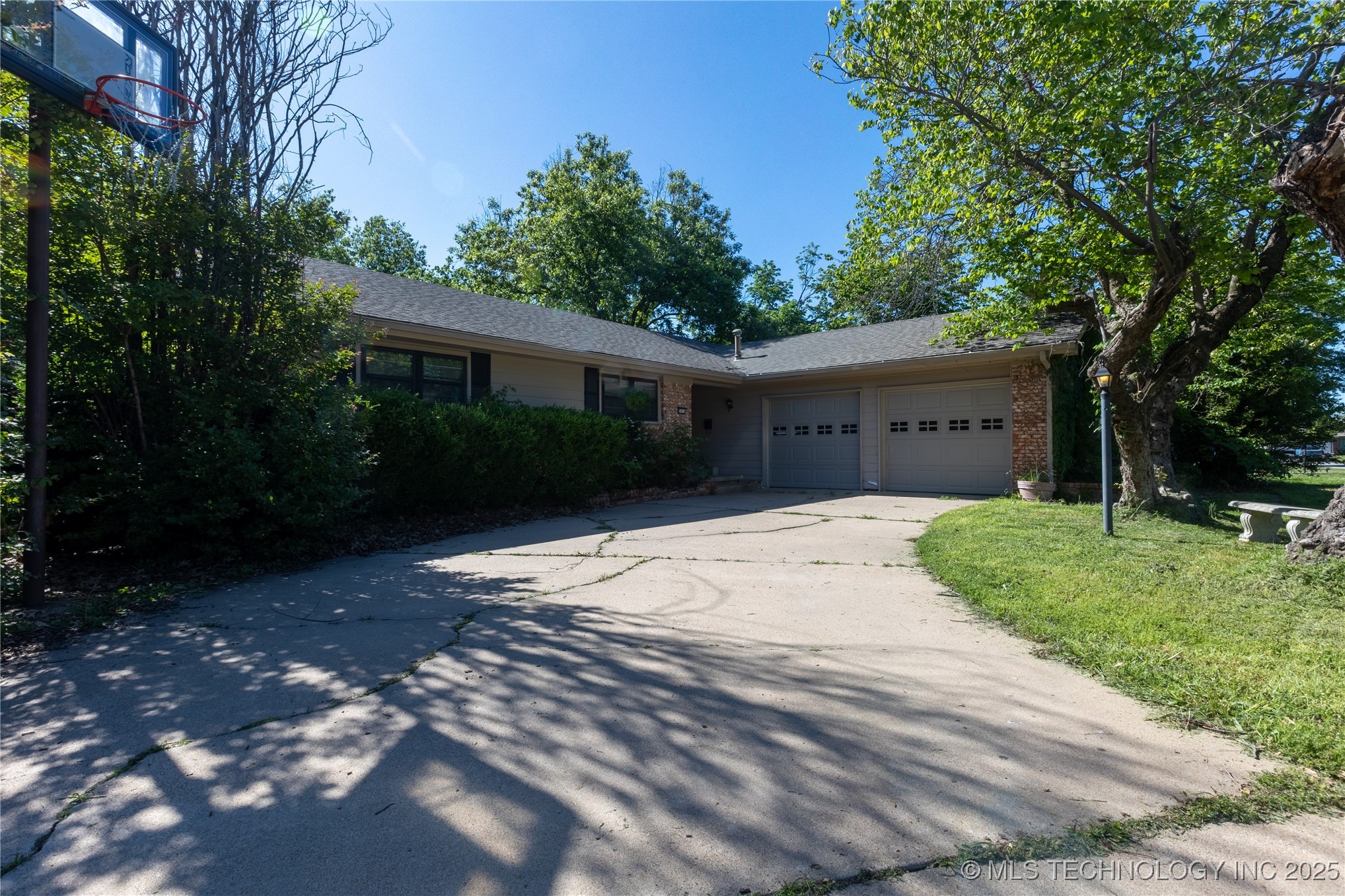 5824 S 73rd East Avenue E Property Photo