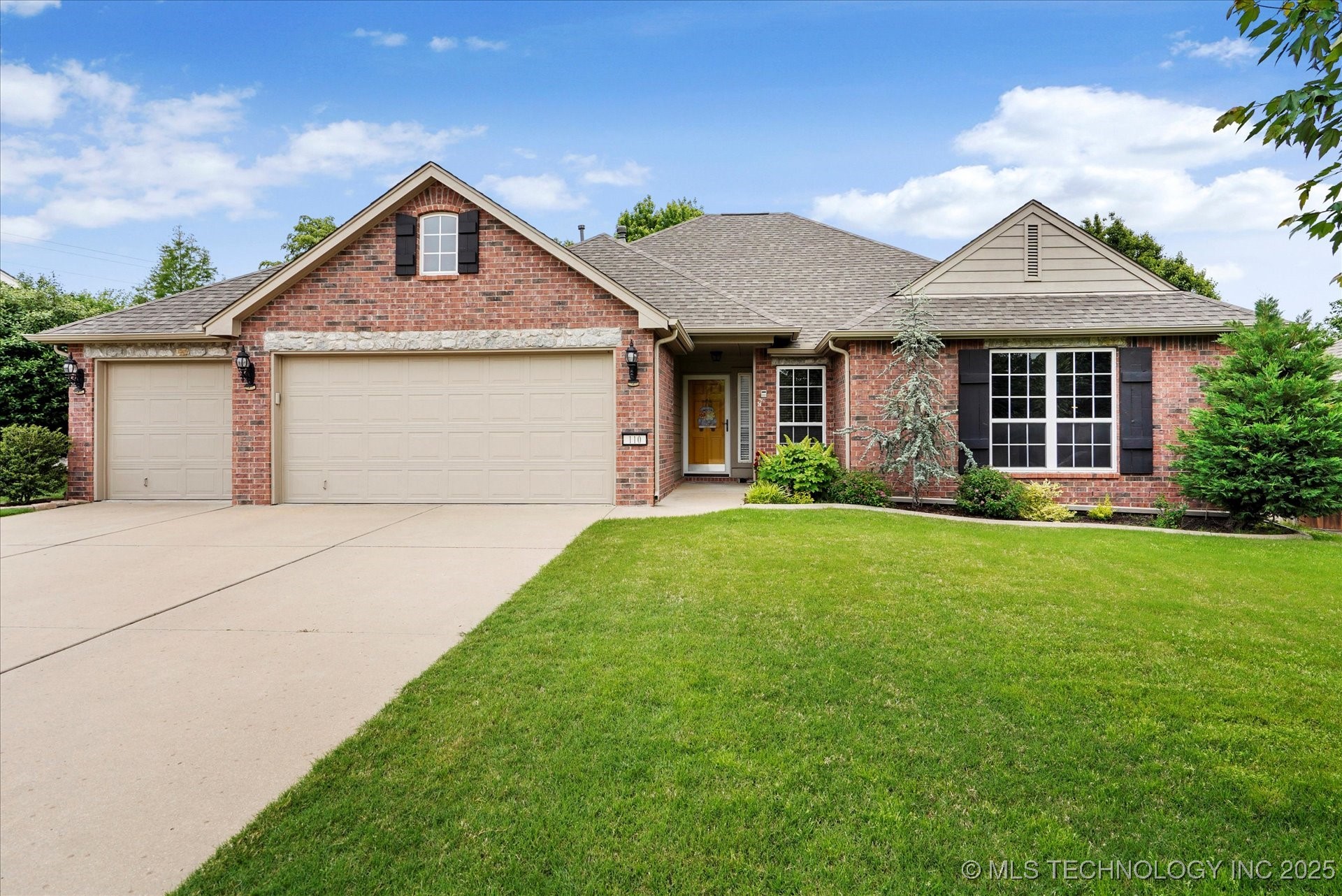 110 E Elmira Place Property Photo 1