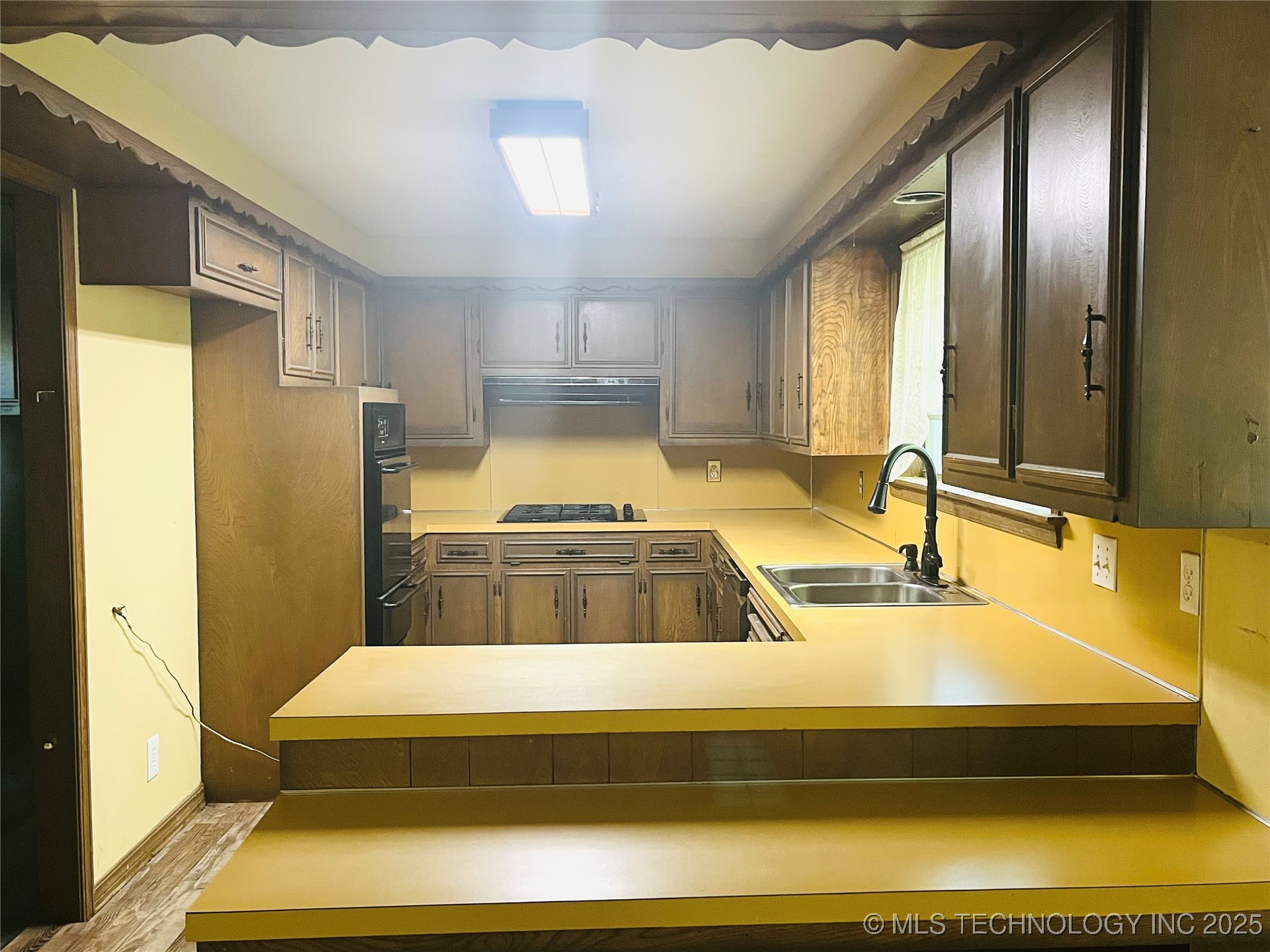 240 Hinton Boulevard Property Photo 4