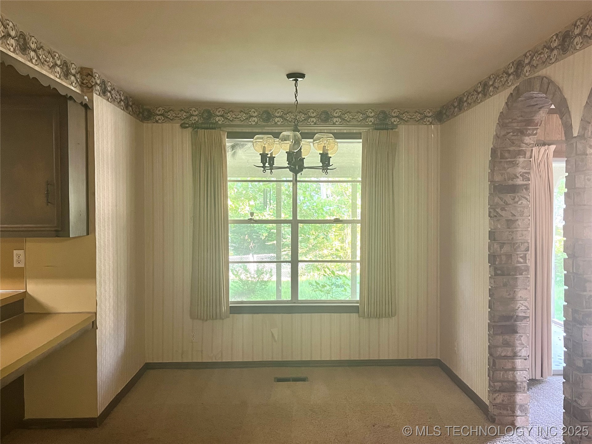 240 Hinton Boulevard Property Photo 5