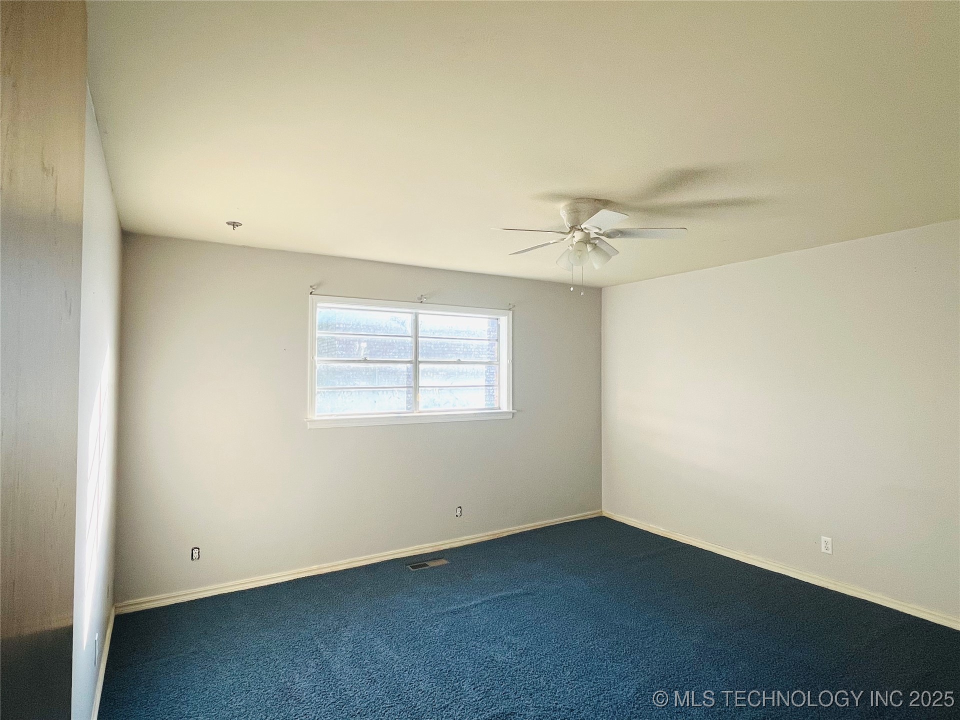 240 Hinton Boulevard Property Photo 8