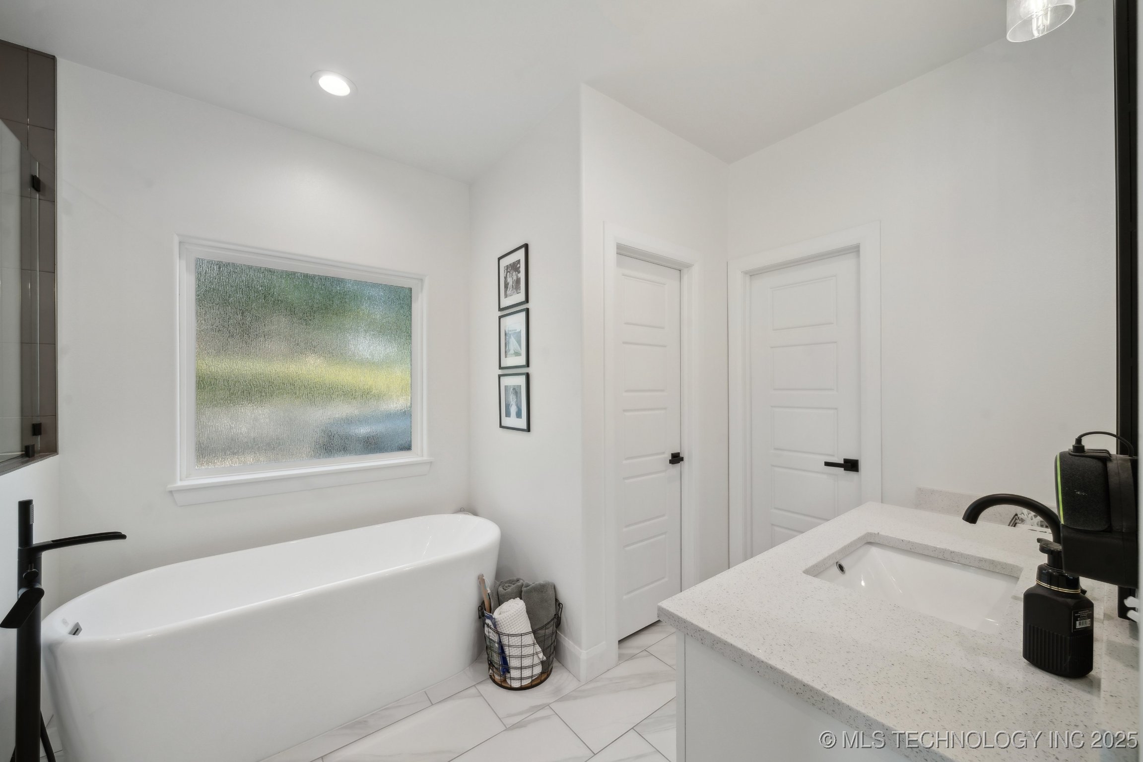 10222 S 198th West Avenue Property Photo 20
