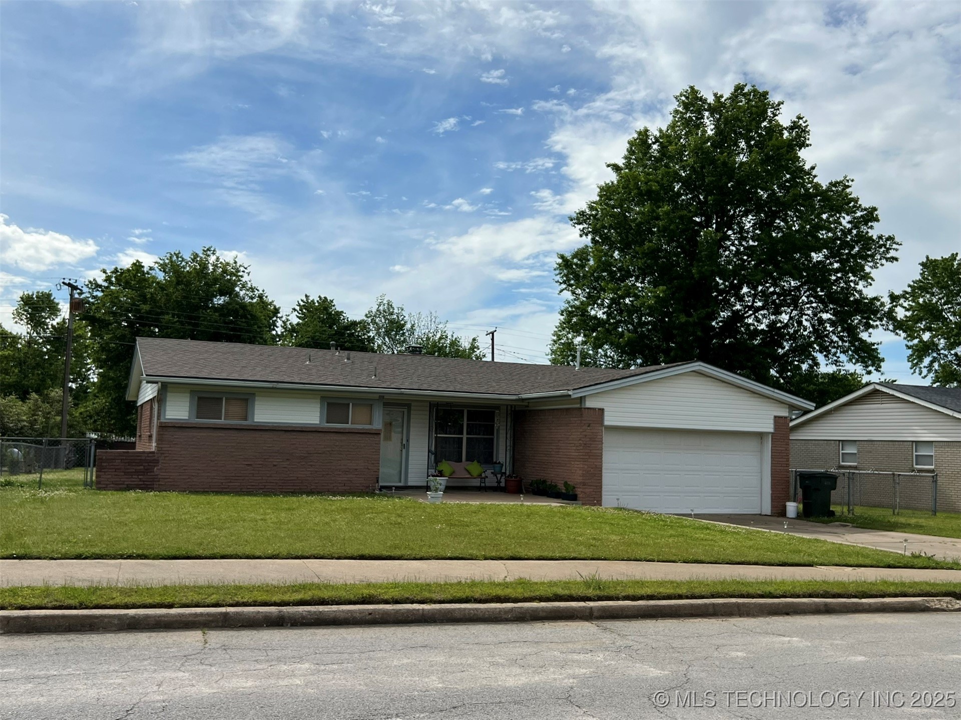 105 Hinton Boulevard Property Photo