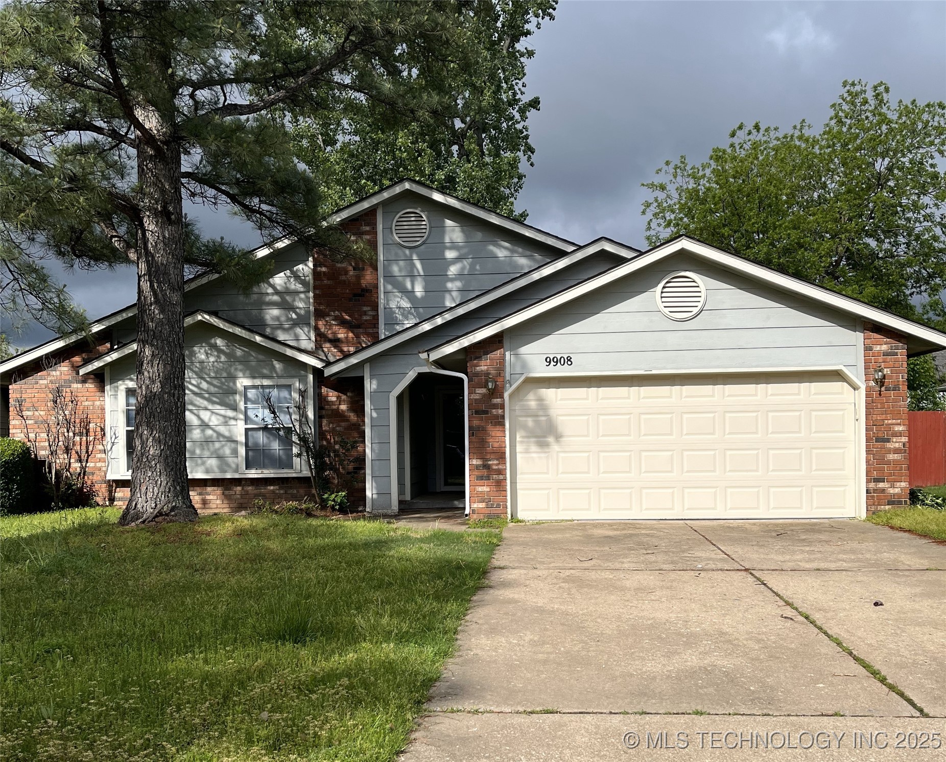 9908 S 95th East Avenue Property Photo 1