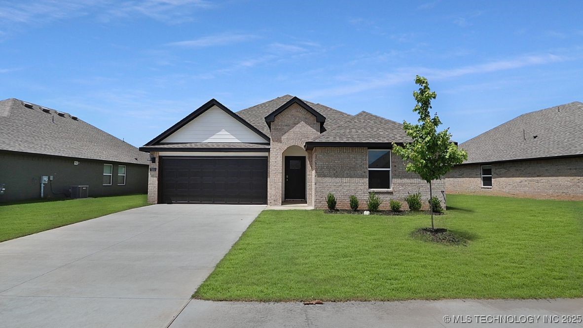 7233 E 155th Place S Property Photo