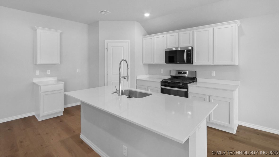 15551 S 74th East Avenue Property Photo 3