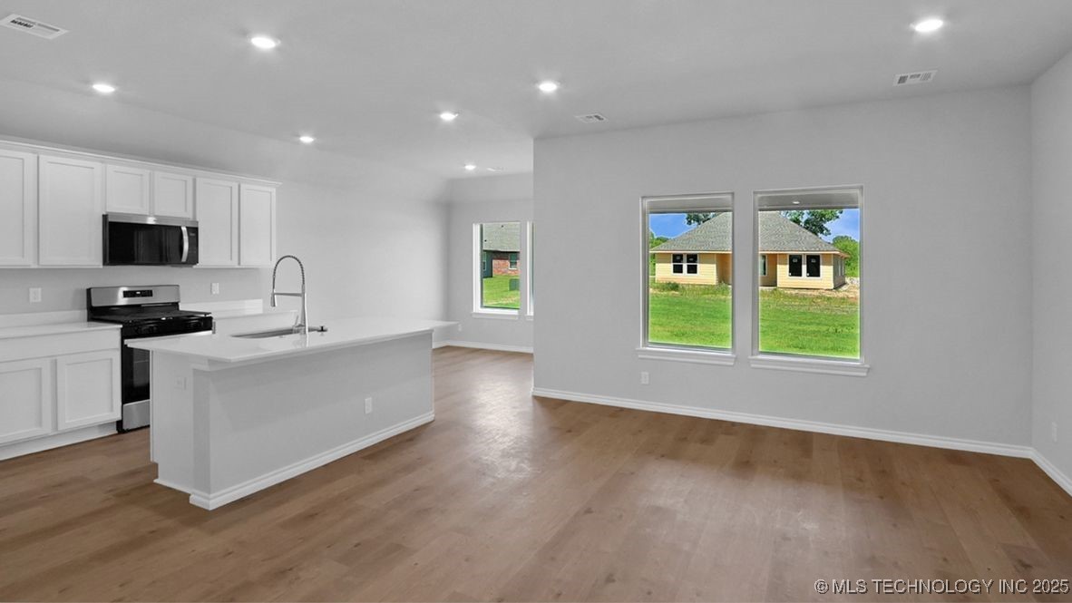 15551 S 74th East Avenue Property Photo 4