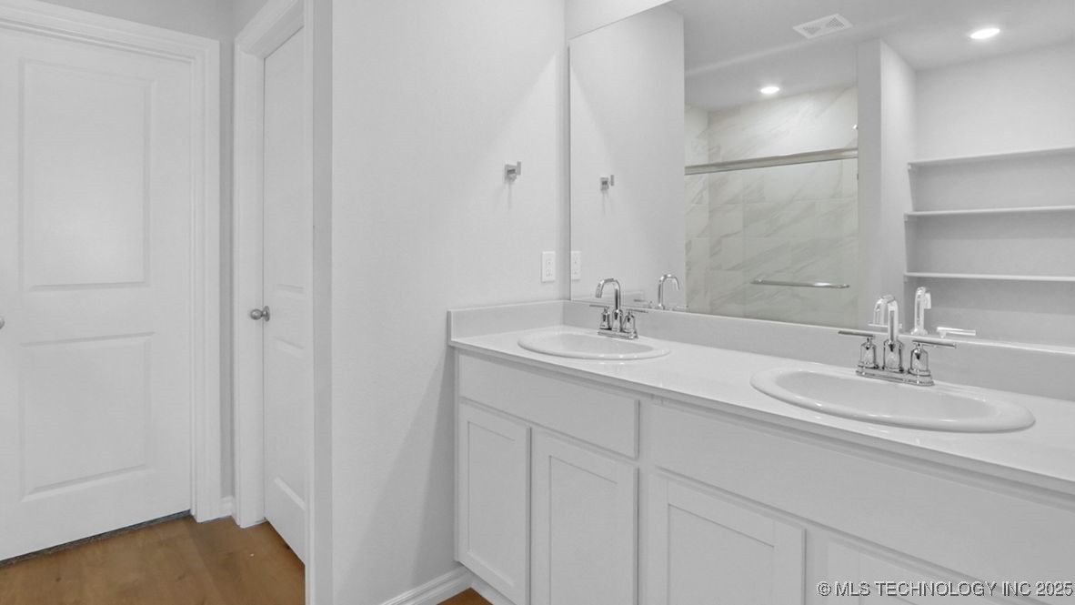 15551 S 74th East Avenue Property Photo 7